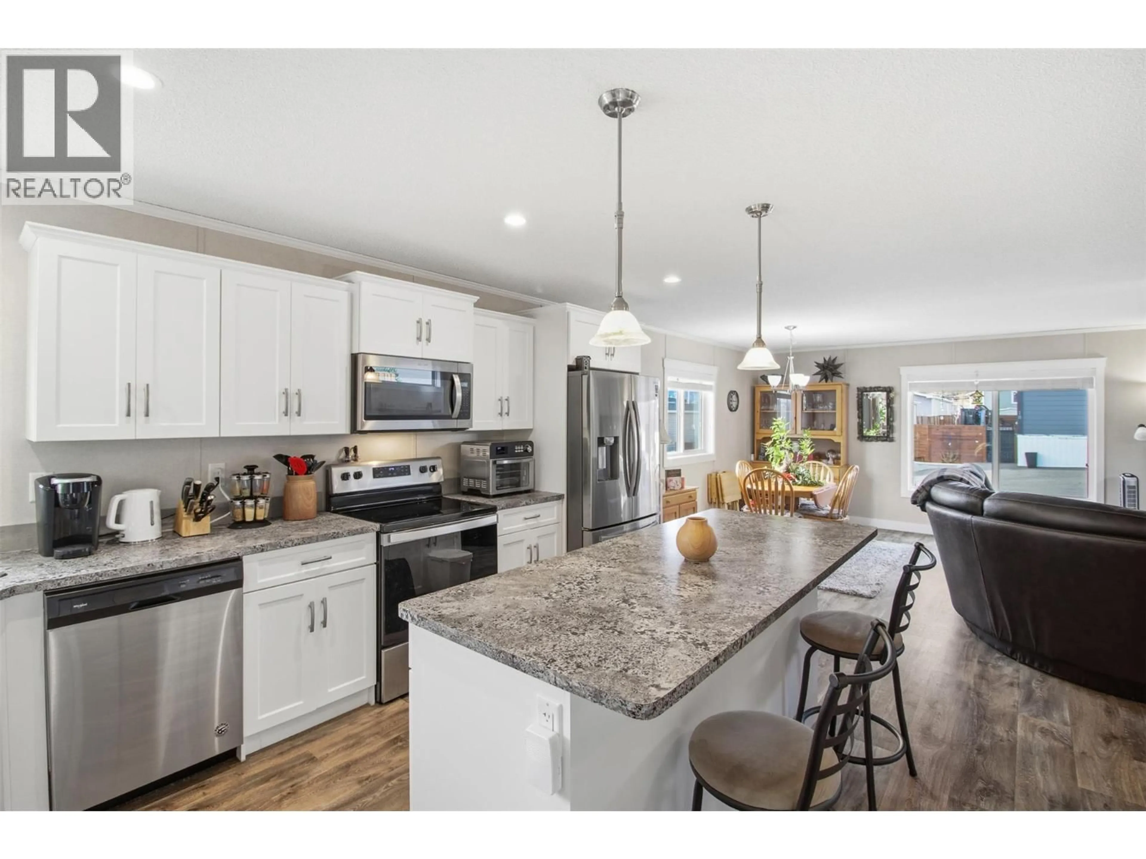 Open concept kitchen, ceramic/tile floor for 17 - 712 SHUSWAP ROAD EAST, Kamloops British Columbia V2H0C8