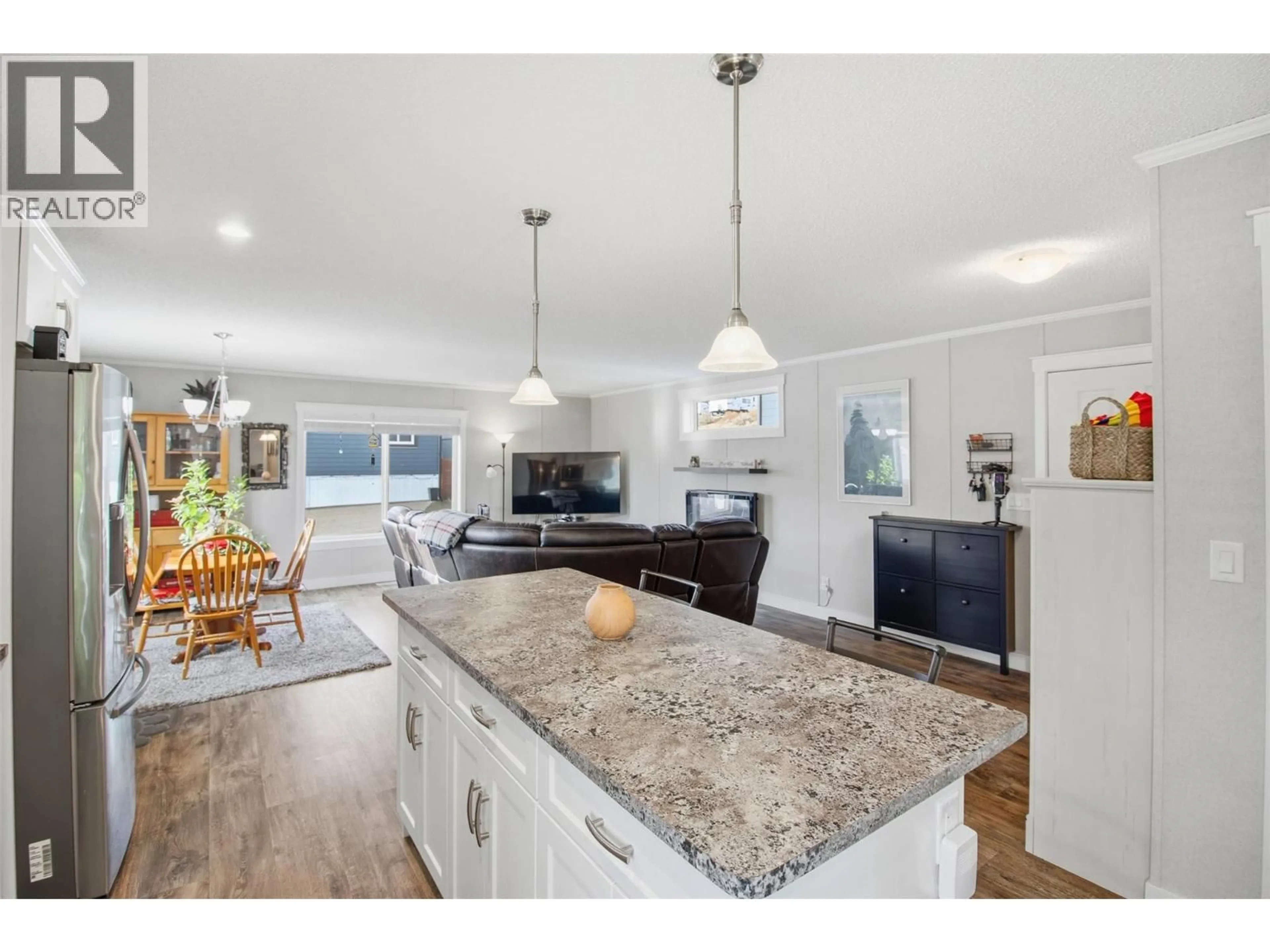 Open concept kitchen, unknown for 17 - 712 SHUSWAP ROAD EAST, Kamloops British Columbia V2H0C8