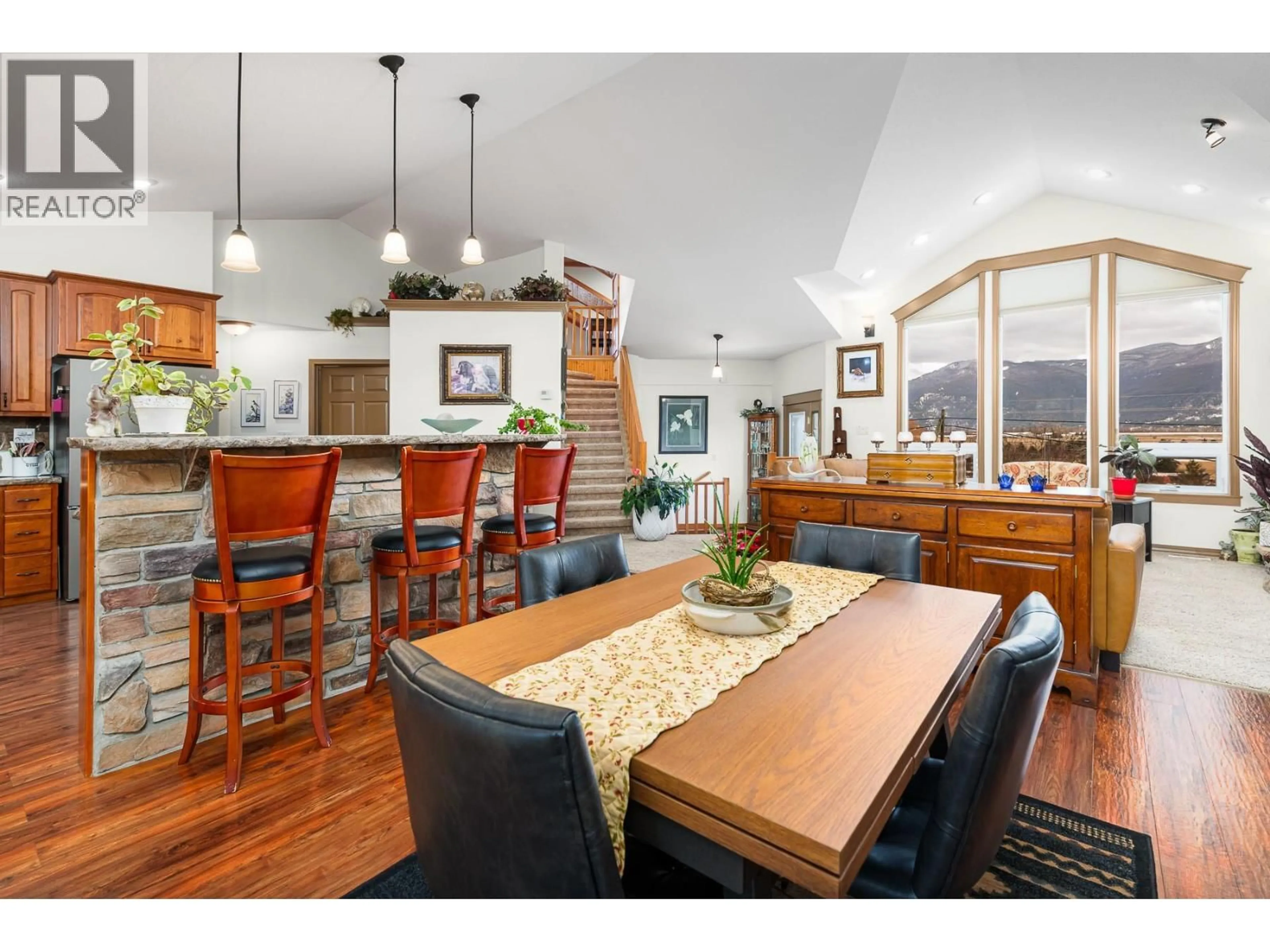 Open concept kitchen, wood/laminate floor for 1021 KOOTENAY PLACE, Creston British Columbia V0B1G3