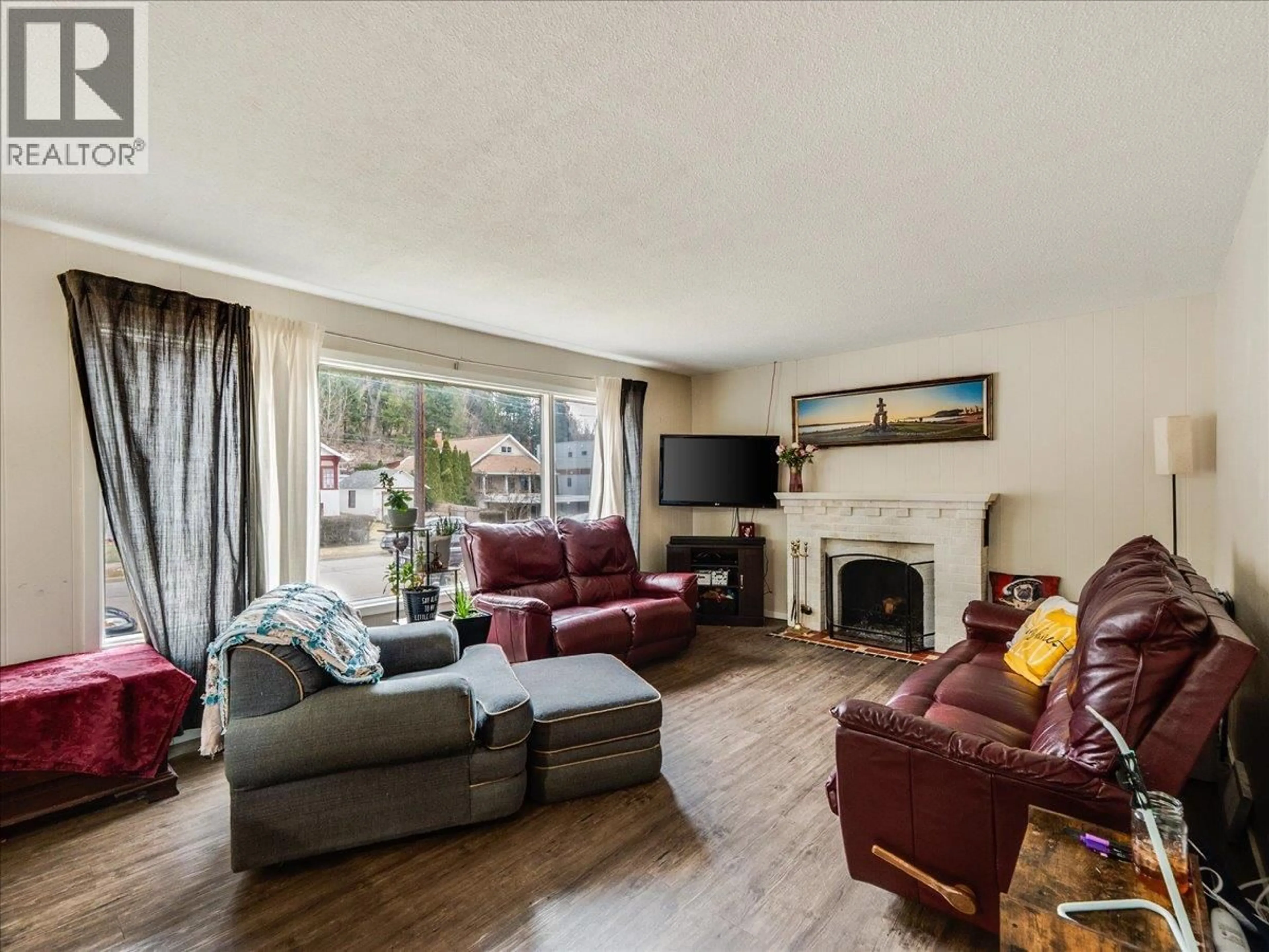 Living room with furniture, unknown for 1220 THIRD AVENUE, Trail British Columbia V1R1P2