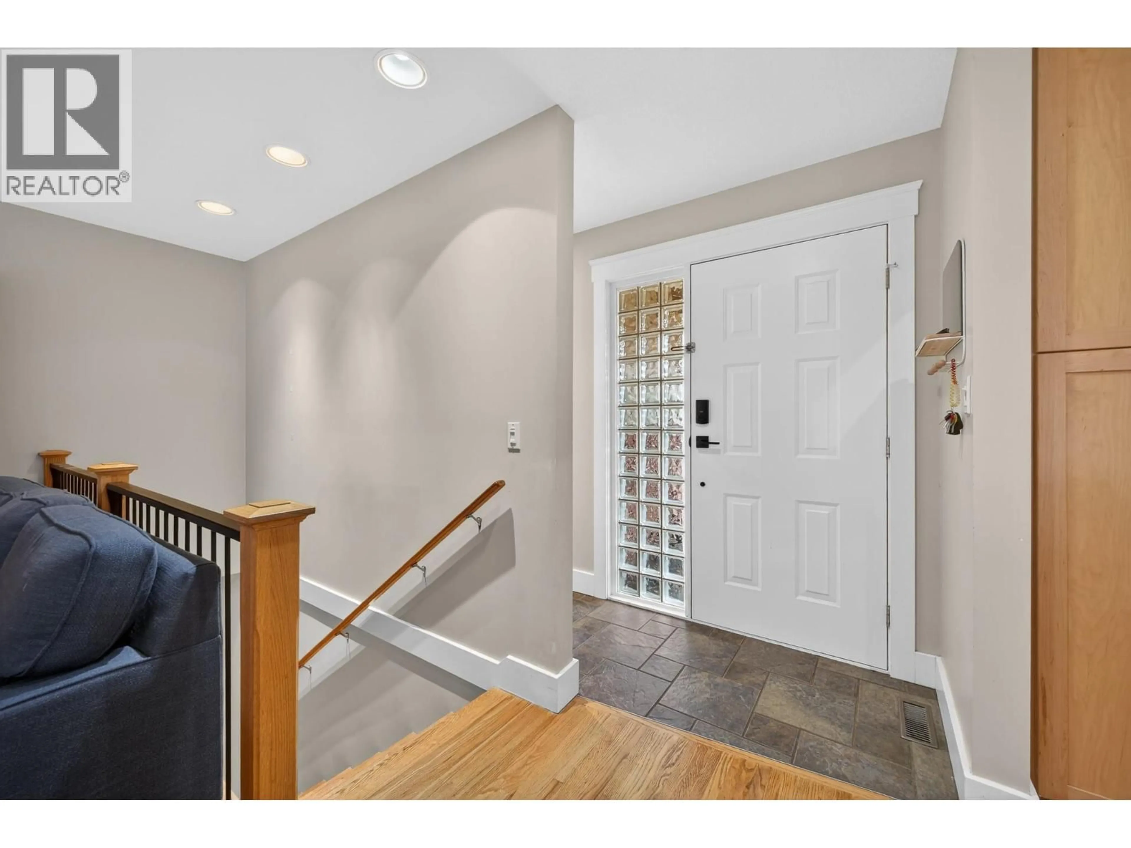 Indoor entryway for 2035 MONTEITH DRIVE, Kamloops British Columbia V2E2G5