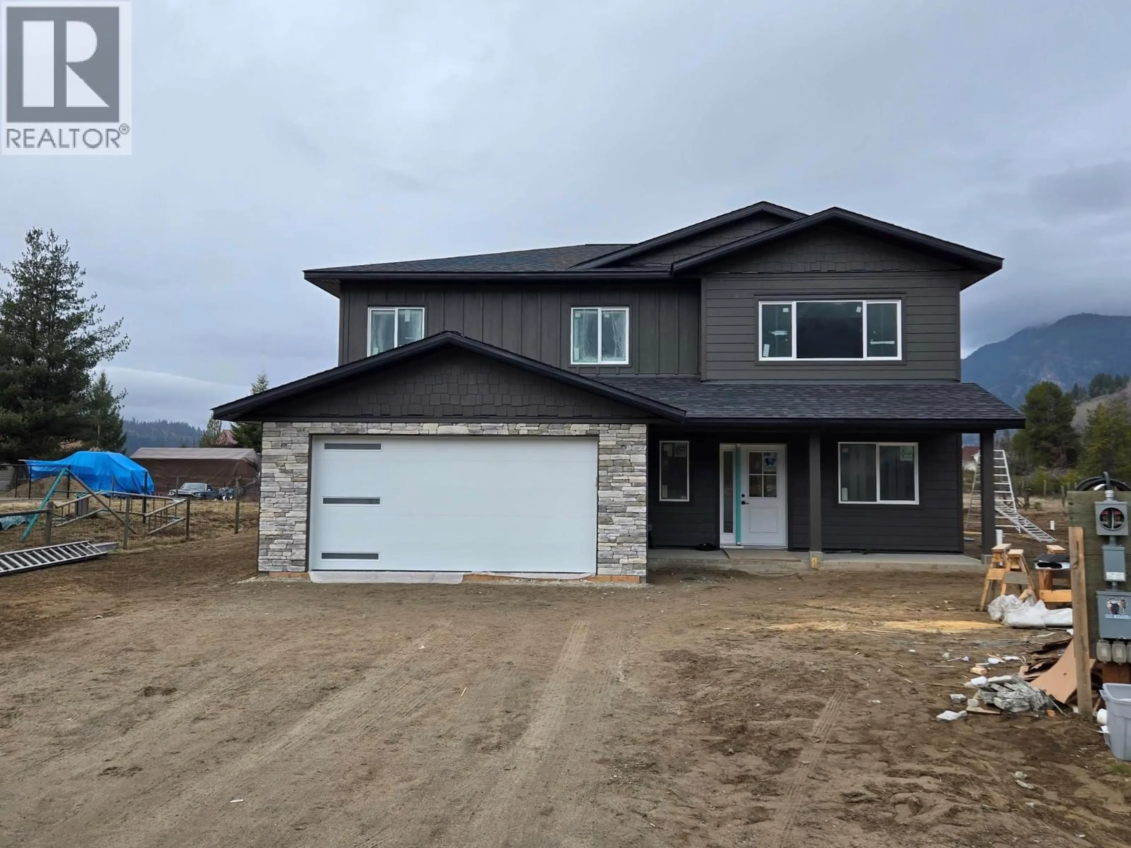 Home with vinyl exterior material, street for 319 ELKVIEW TRAIL, Castlegar British Columbia V1N4L5