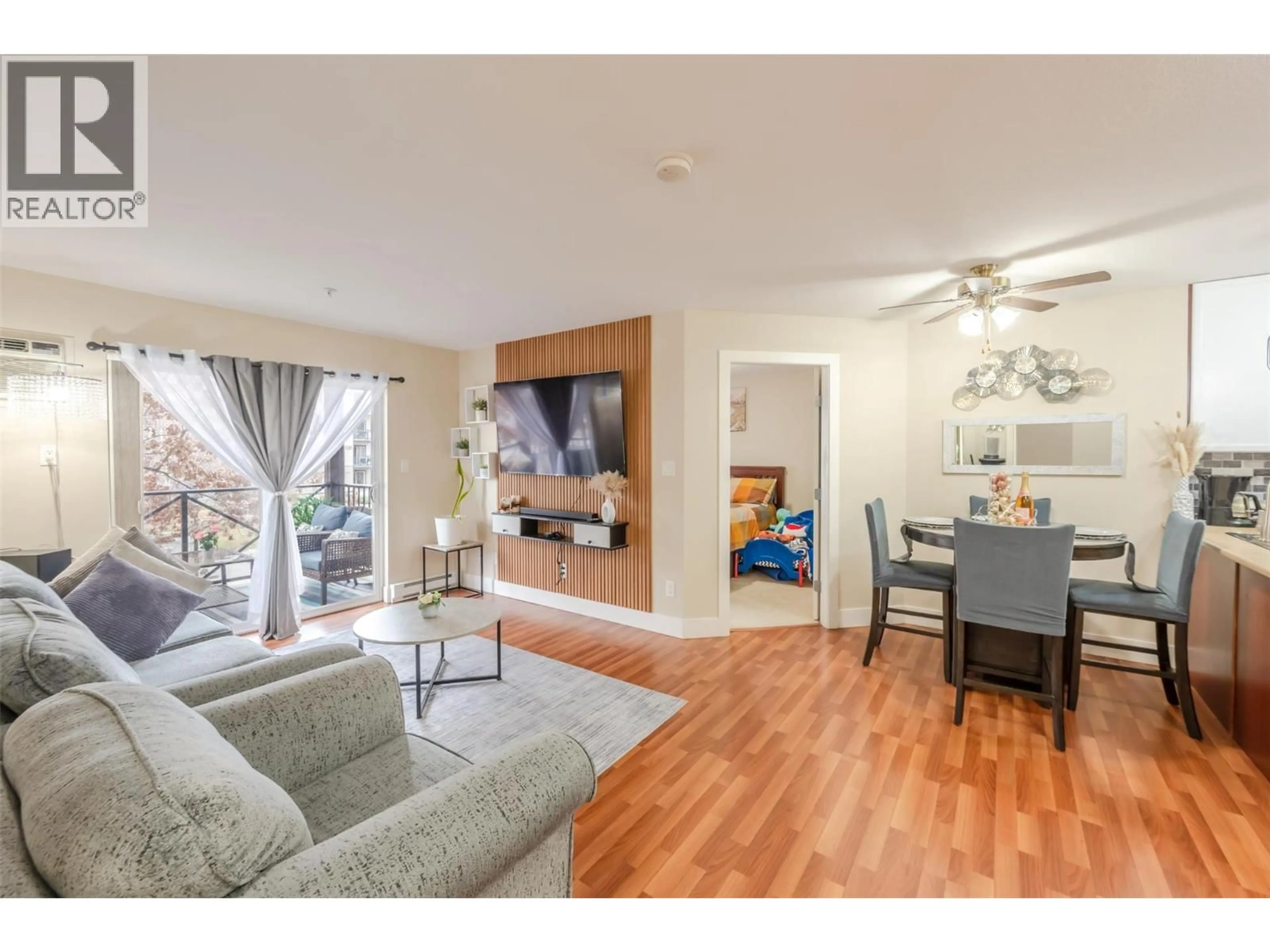 Living room with furniture, wood/laminate floor for 215 - 256 HASTINGS AVENUE, Penticton British Columbia V2A2V6