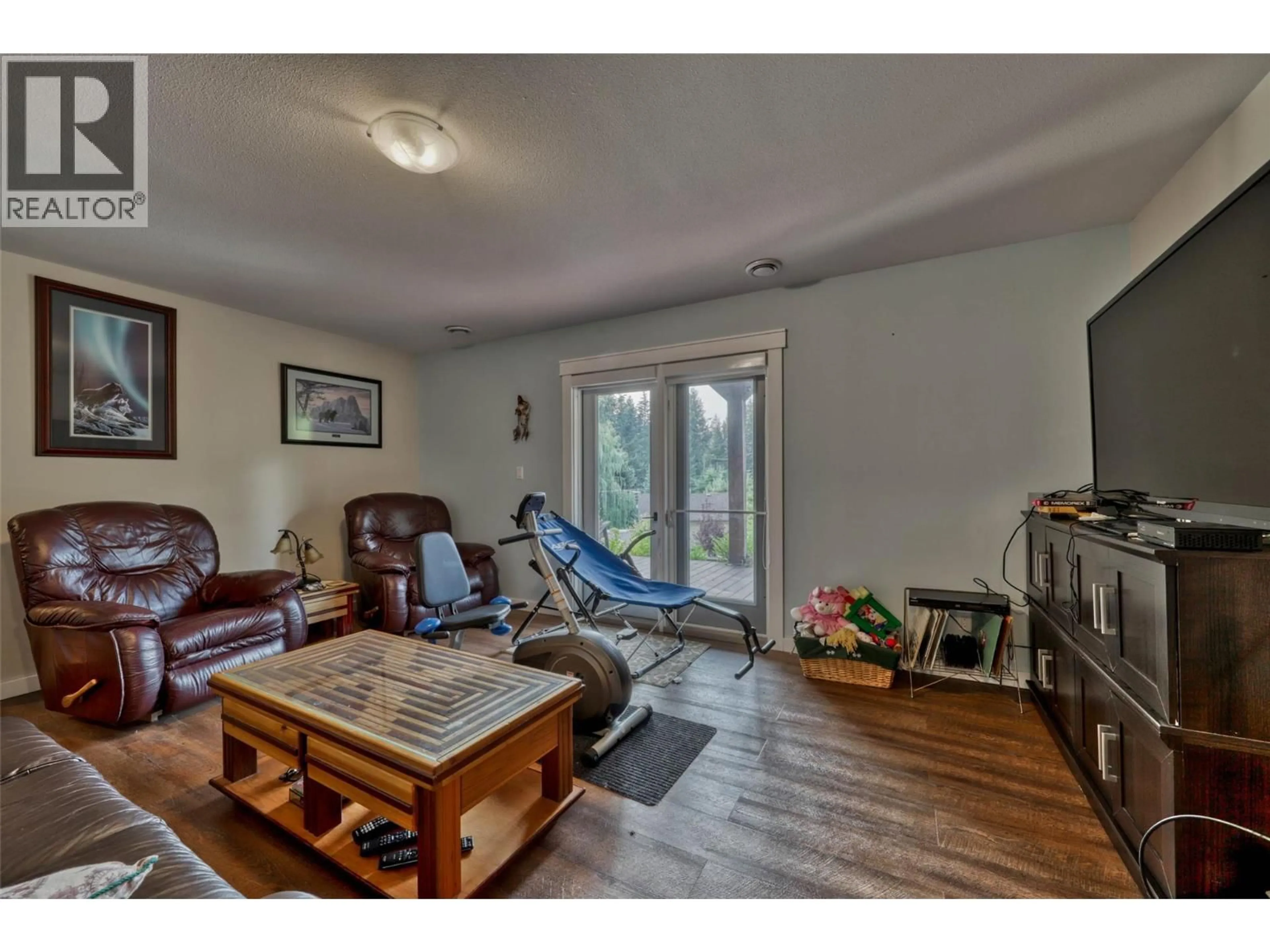 Living room with furniture, wood/laminate floor for 2770 PERRIS ROAD, Blind Bay British Columbia V0E1H1