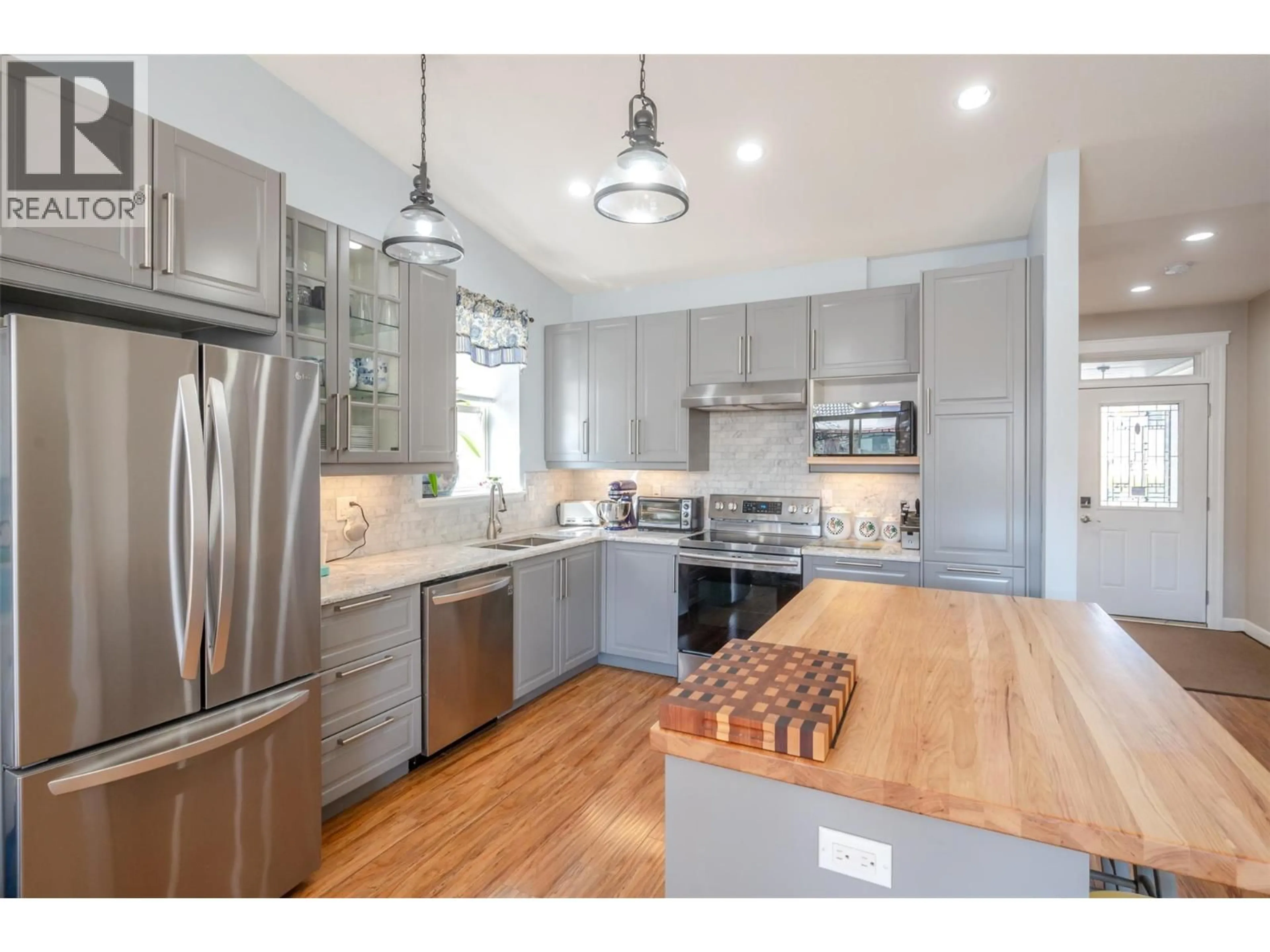 Open concept kitchen, wood/laminate floor for 6865 MOUNTAINVIEW DRIVE, Oliver British Columbia V0H1T4