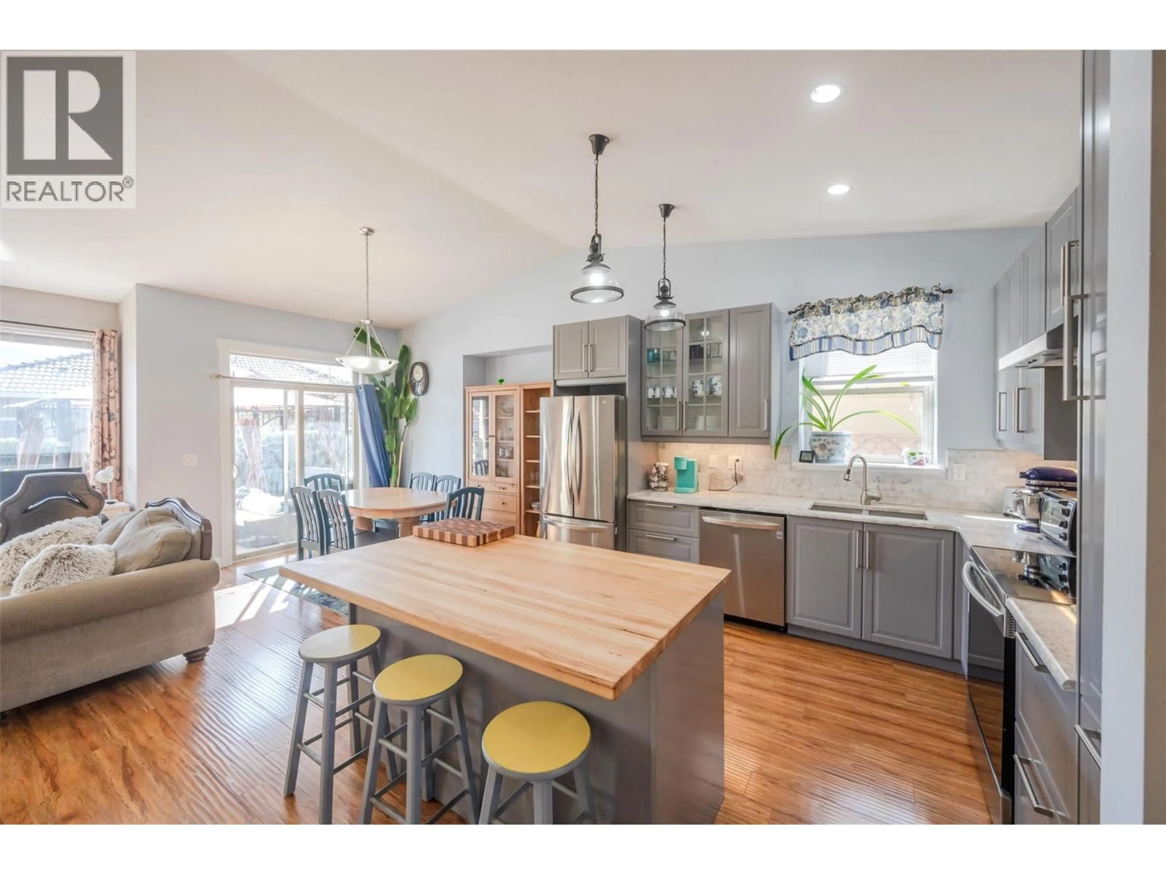 Open concept kitchen, unknown for 6865 MOUNTAINVIEW DRIVE, Oliver British Columbia V0H1T4