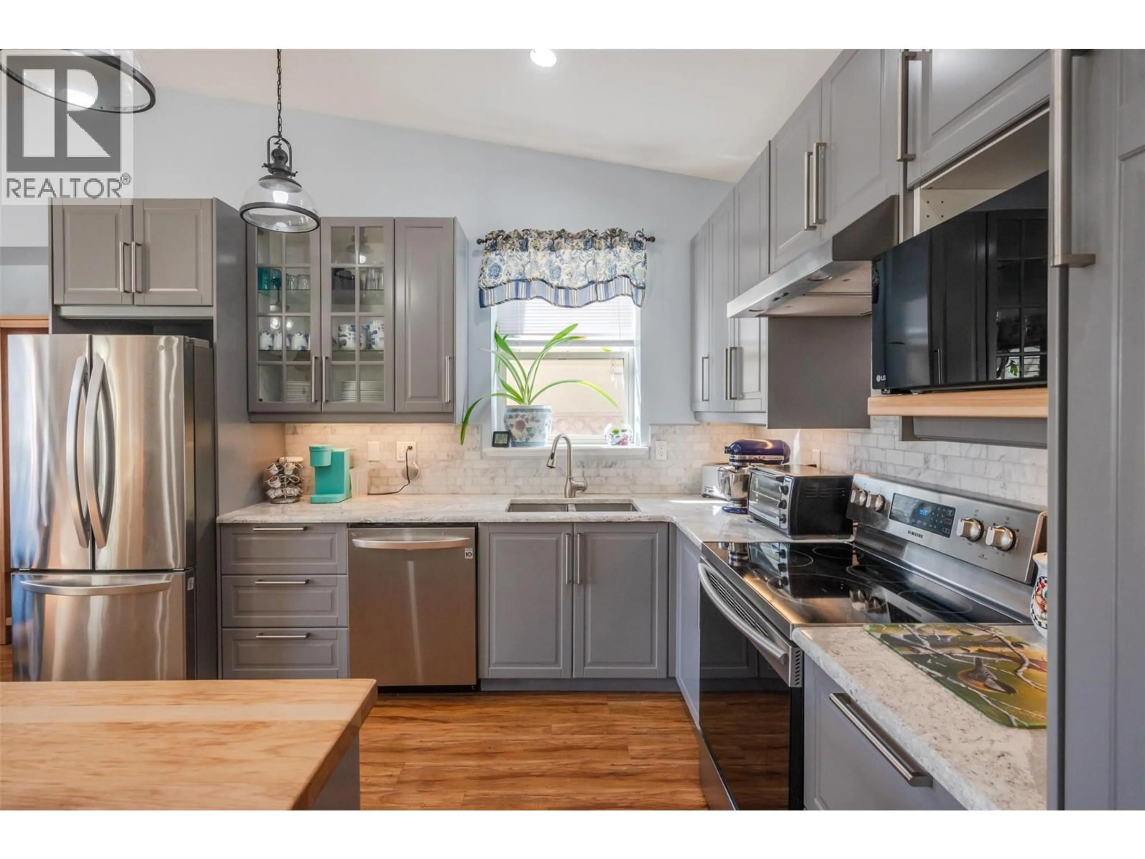 Open concept kitchen, wood/laminate floor for 6865 MOUNTAINVIEW DRIVE, Oliver British Columbia V0H1T4
