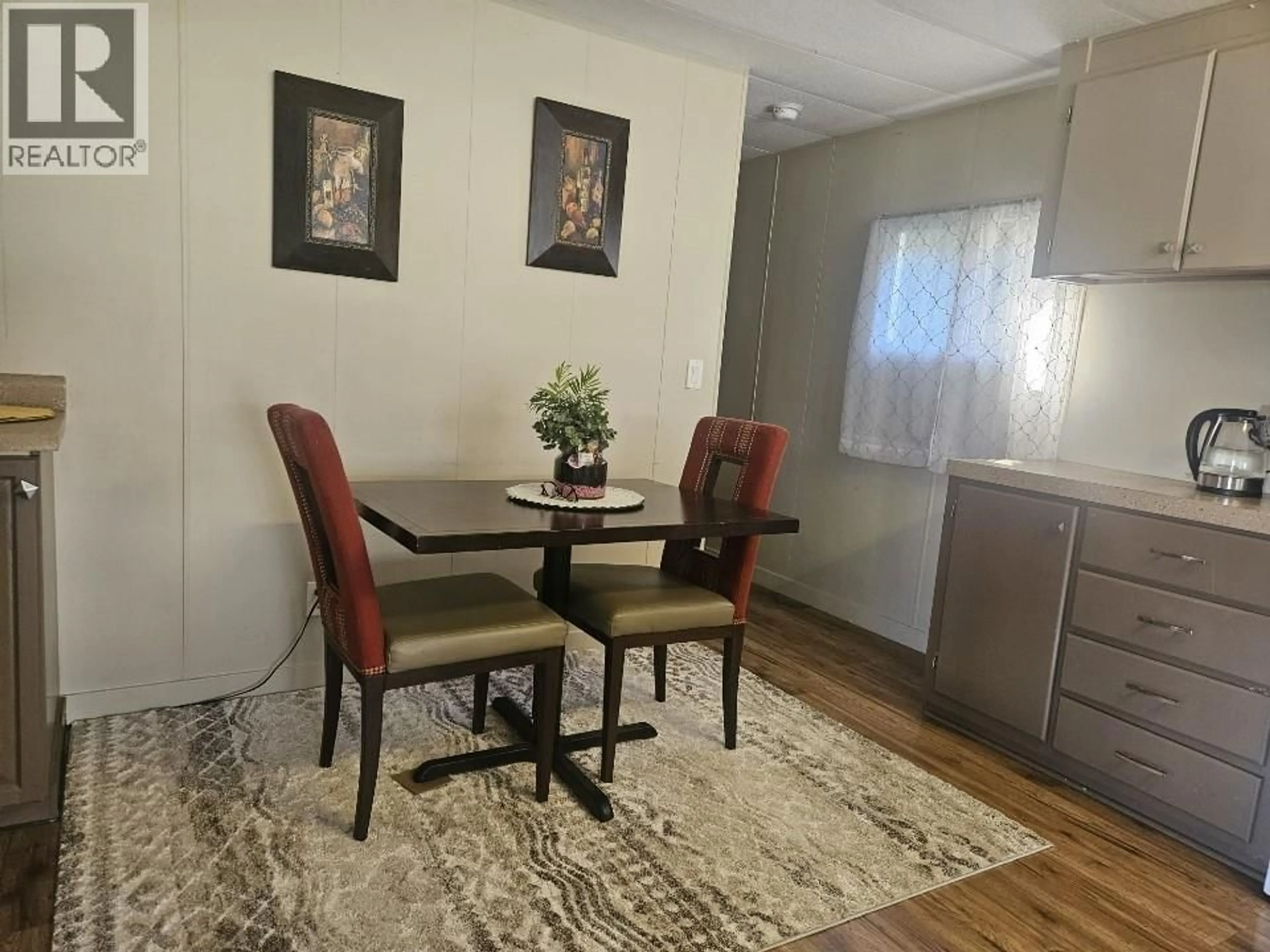 Dining room, wood/laminate floor for 74 - 3535 MCCULLOCH ROAD, Kelowna British Columbia V1W4R6