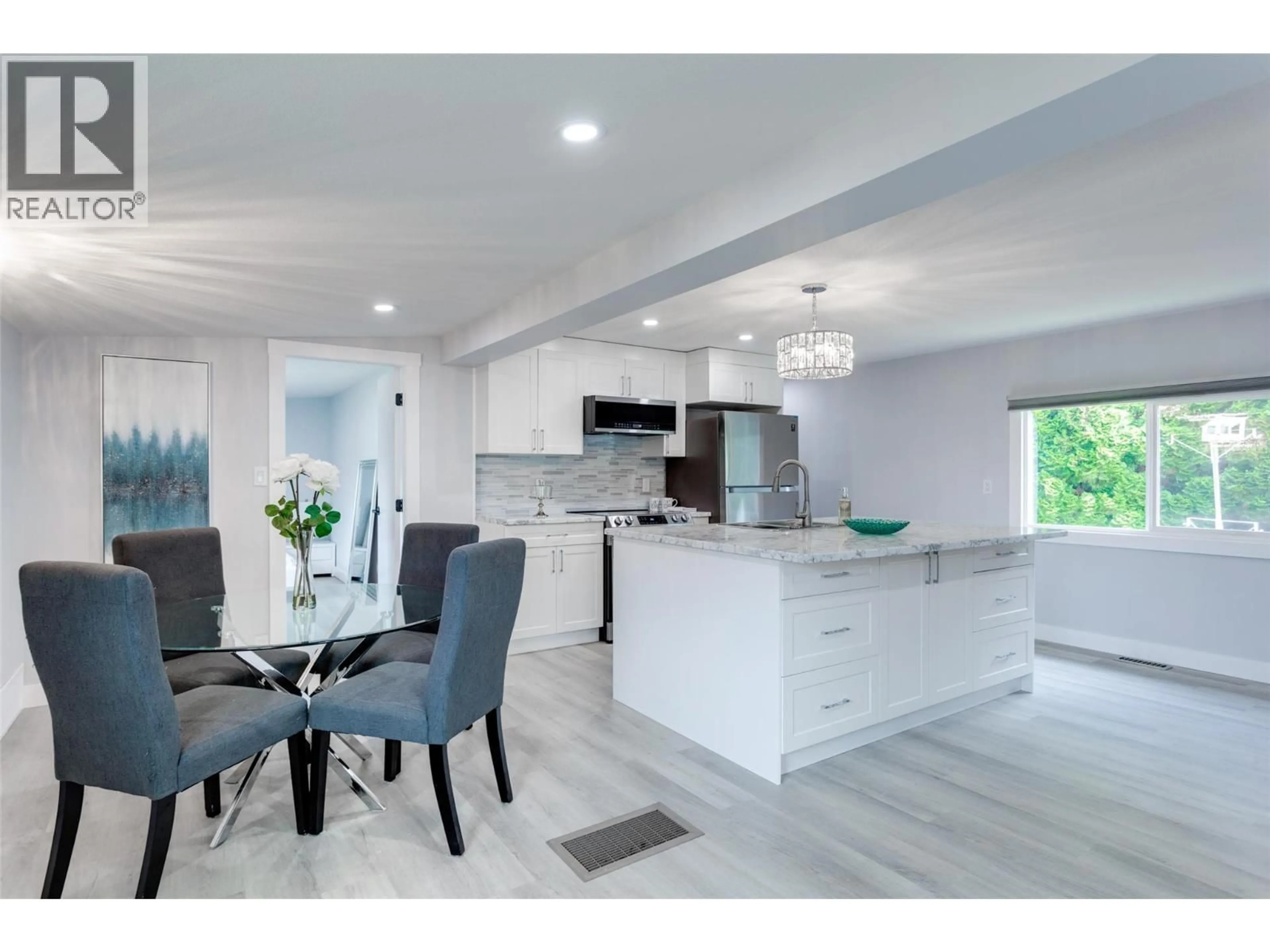 Open concept kitchen, ceramic/tile floor for 10 - 3535 MCCULLOCH ROAD, Kelowna British Columbia V1W4R8