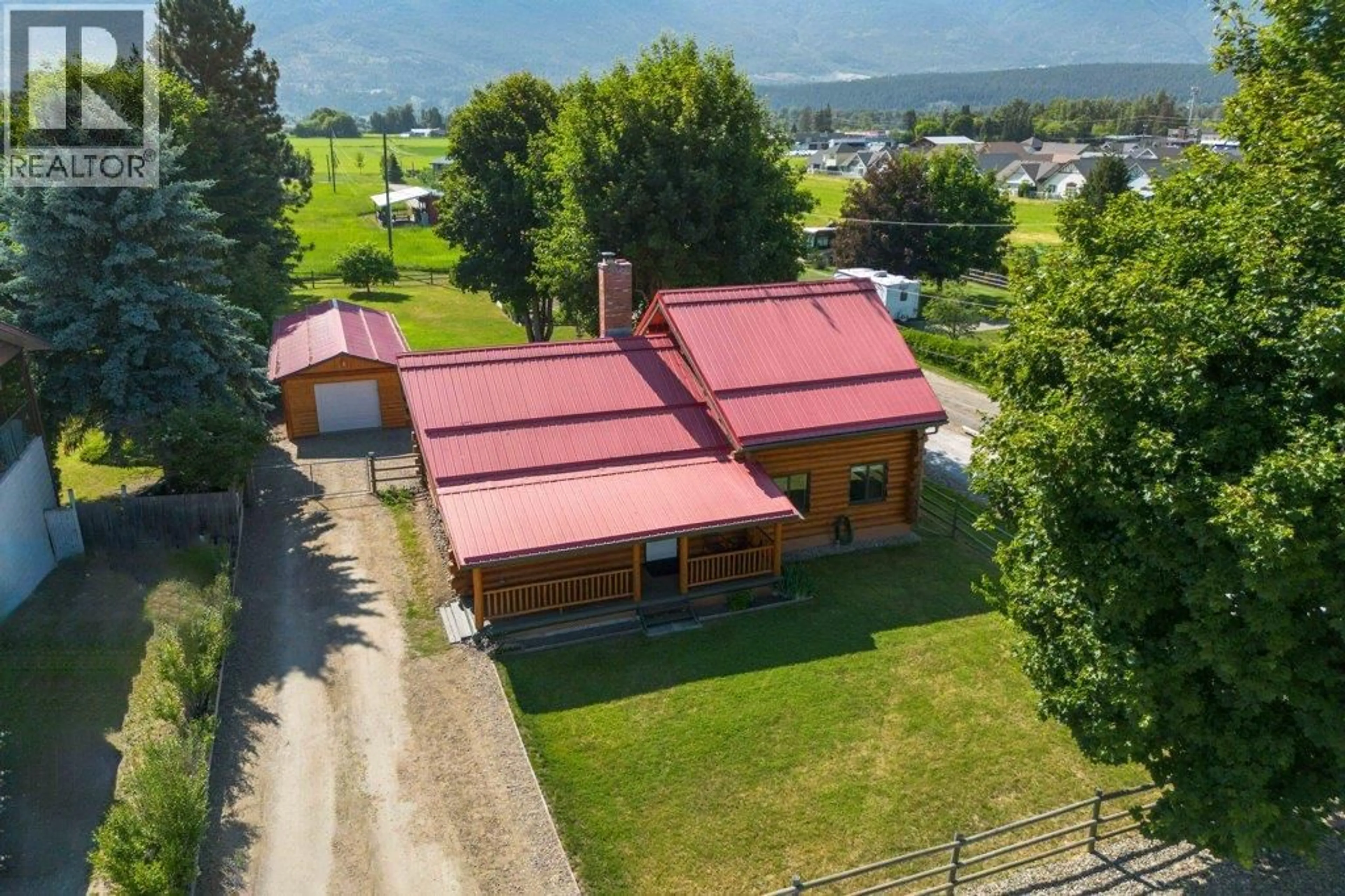 A pic from outside/outdoor area/front of a property/back of a property/a pic from drone, unknown for 1421 10 STREET SOUTHWEST, Salmon Arm British Columbia V1E1T2