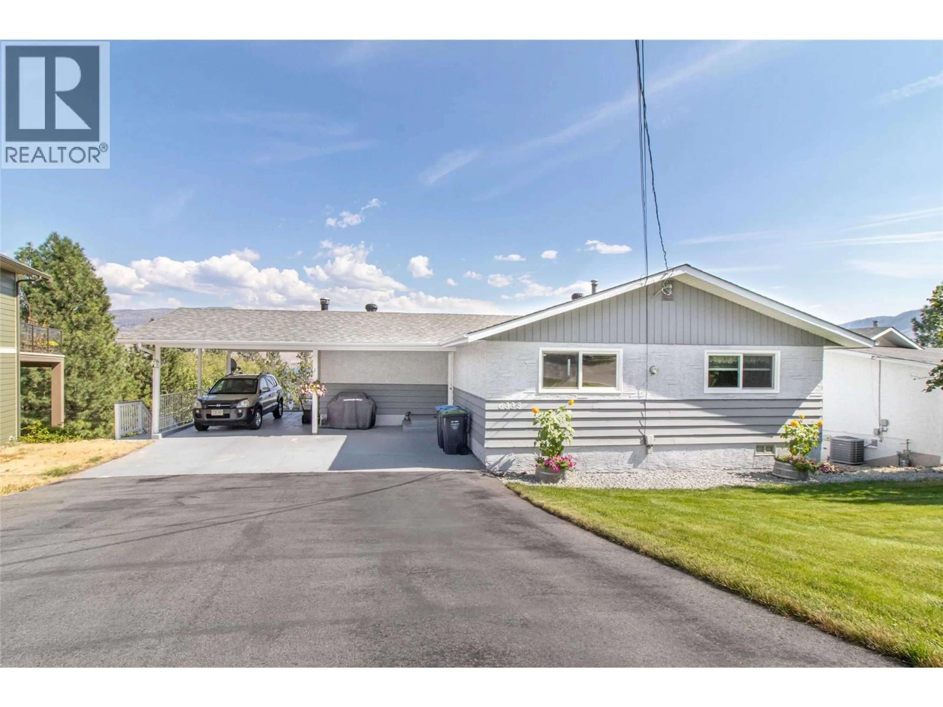 Indoor garage for 6335 TOPHAM PLACE, Peachland British Columbia V0H1X0