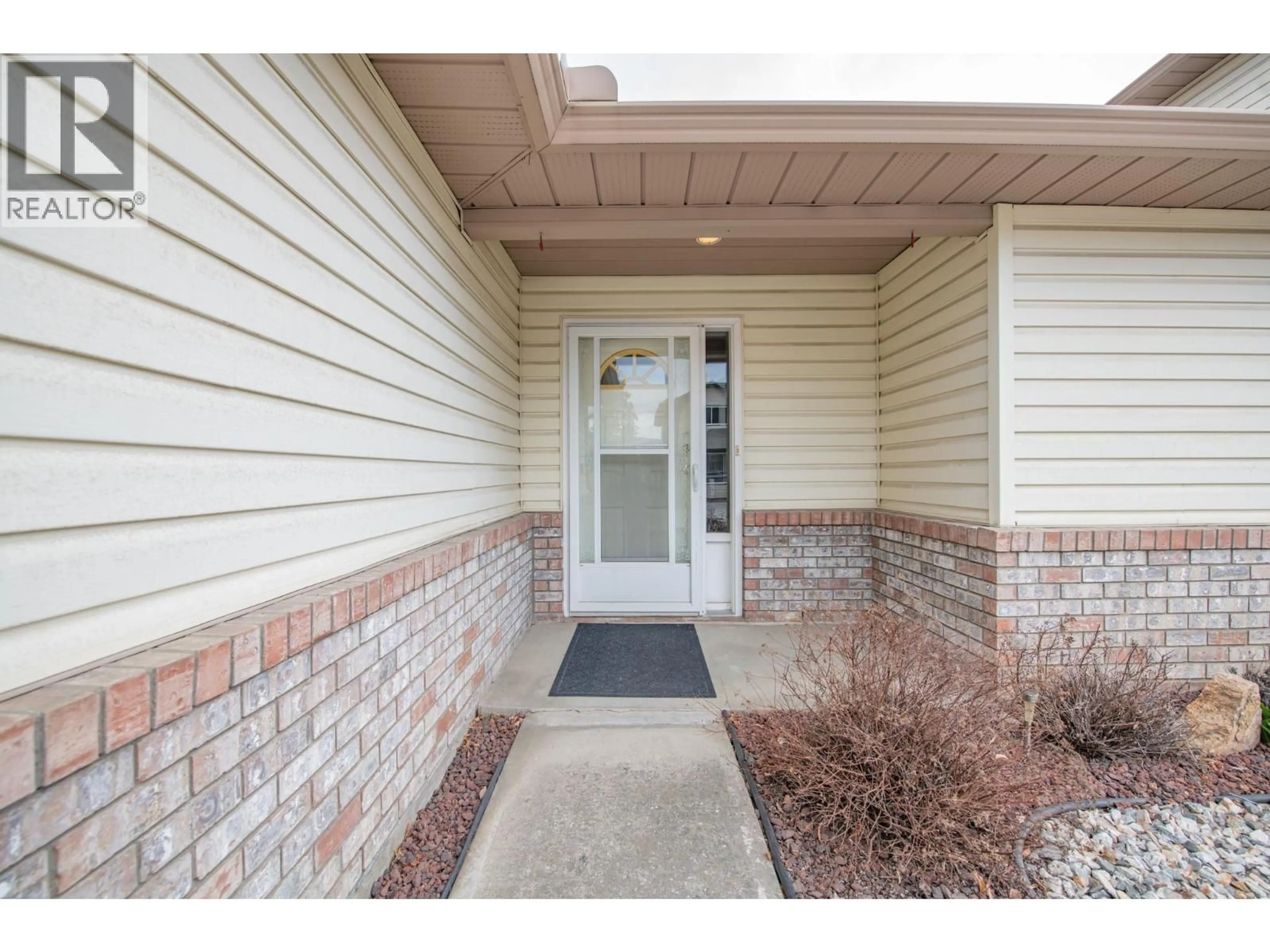 Indoor entryway for 10 - 4409 20 STREET, Vernon British Columbia V1T4E4