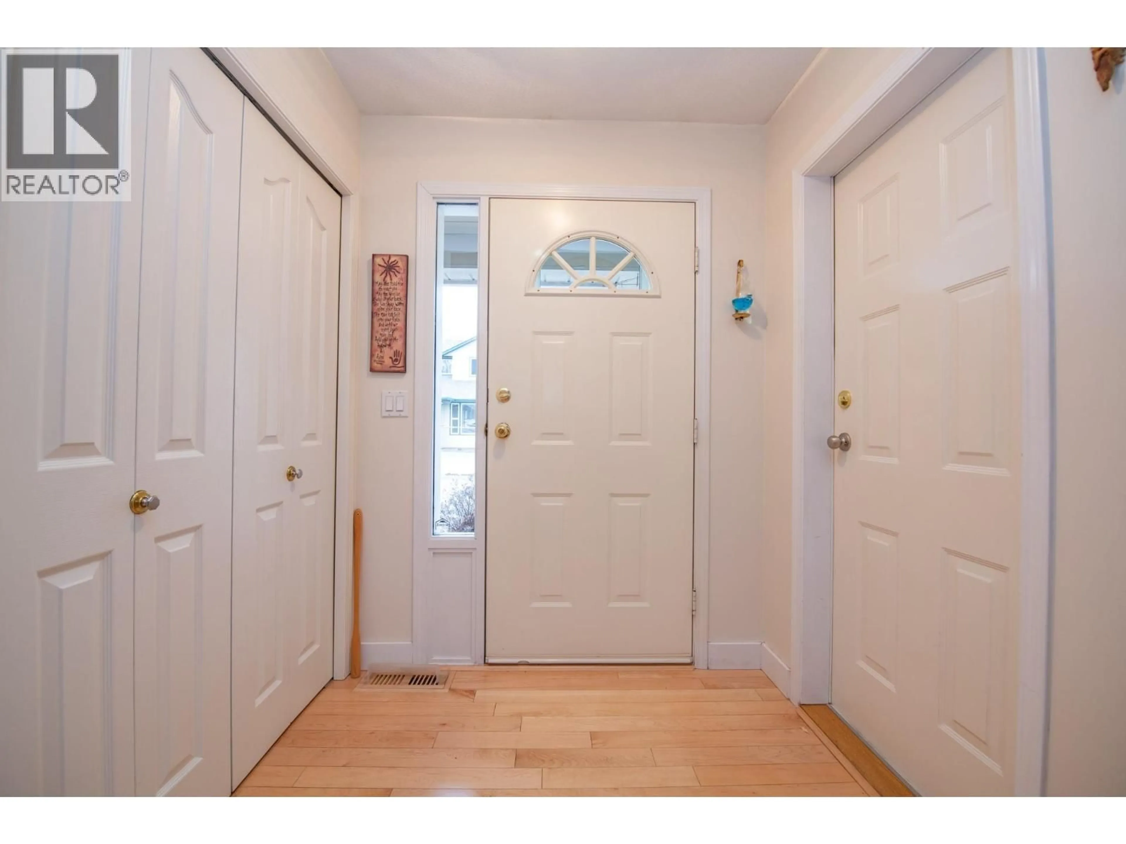 Indoor entryway for 10 - 4409 20 STREET, Vernon British Columbia V1T4E4