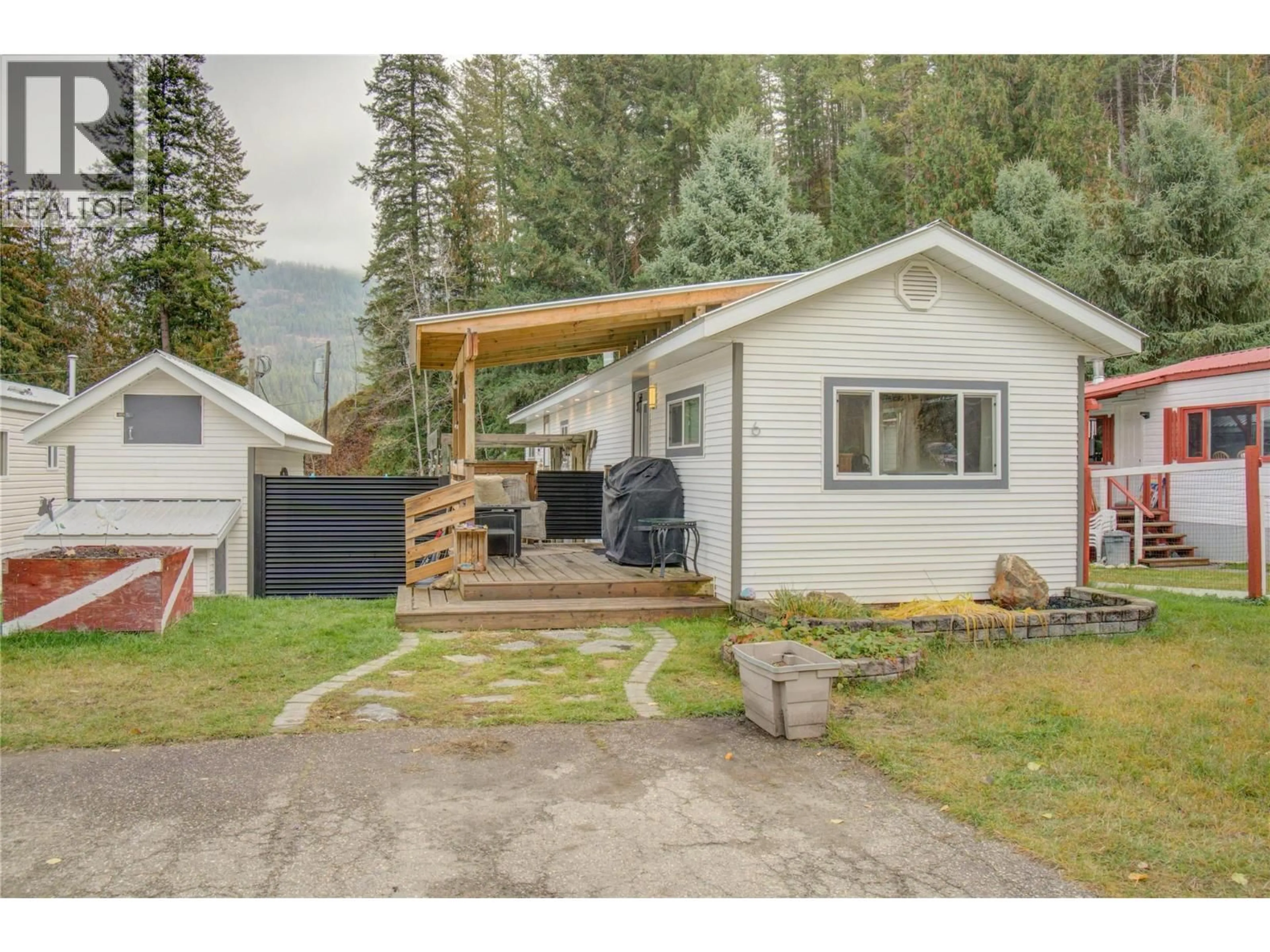 Home with vinyl exterior material, street for 6 - 3063 HORNSBERGER ROAD, Salmon Arm British Columbia V1E4M1