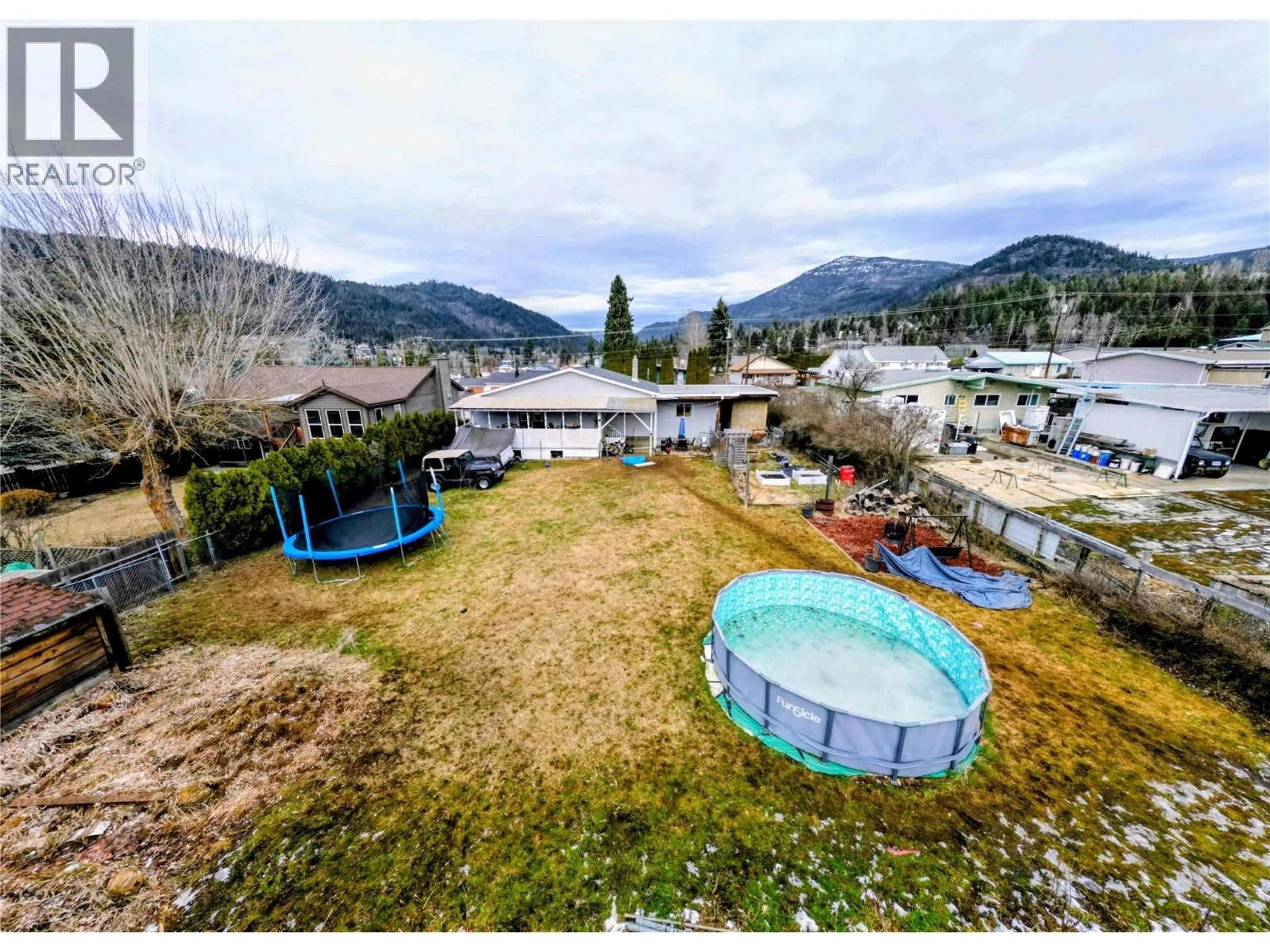 A pic from outside/outdoor area/front of a property/back of a property/a pic from drone, water/lake/river/ocean view for 101 PINE AVENUE, Fruitvale British Columbia V0G1L0