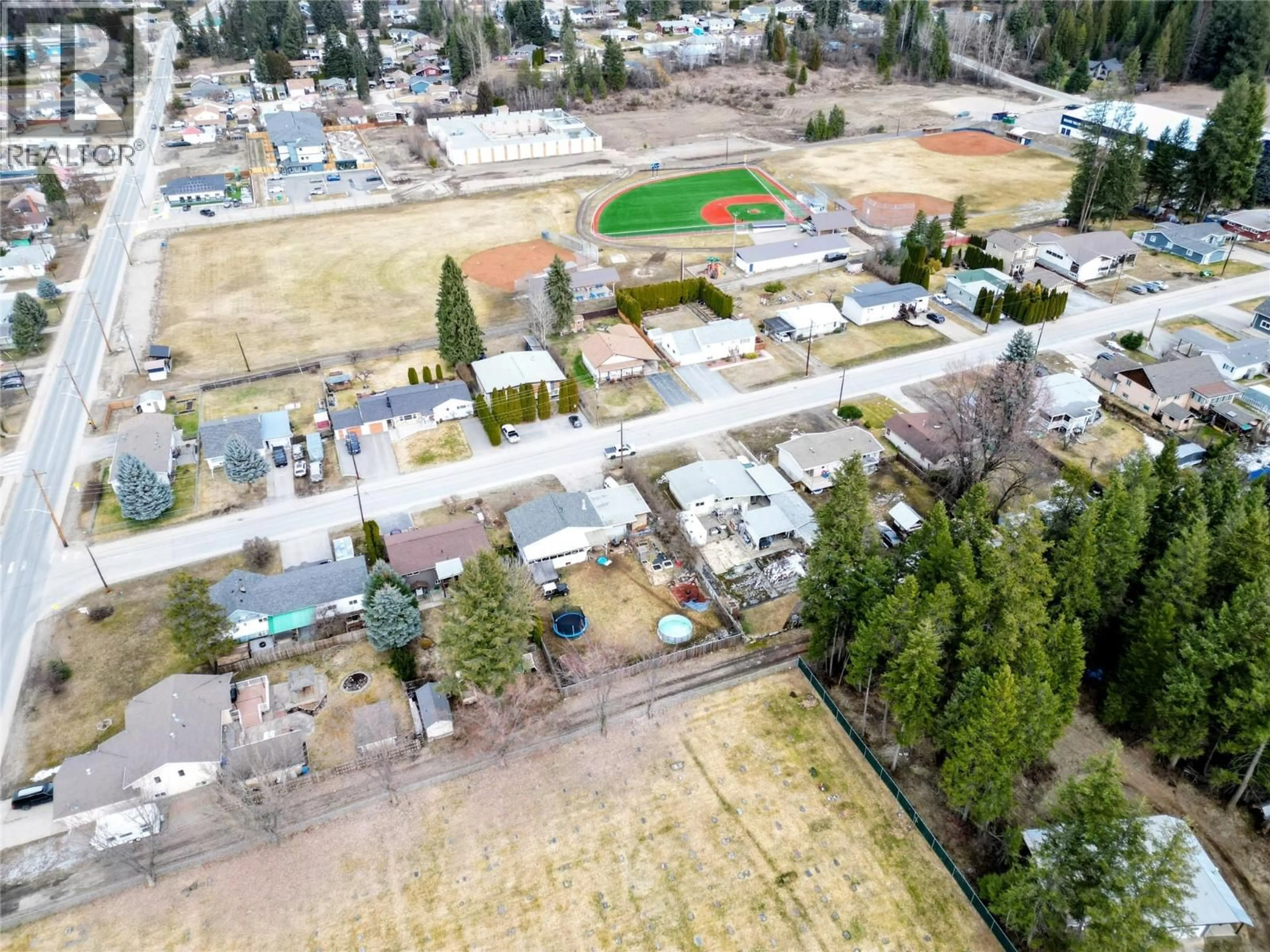 A pic from outside/outdoor area/front of a property/back of a property/a pic from drone, mountain view for 101 PINE AVENUE, Fruitvale British Columbia V0G1L0