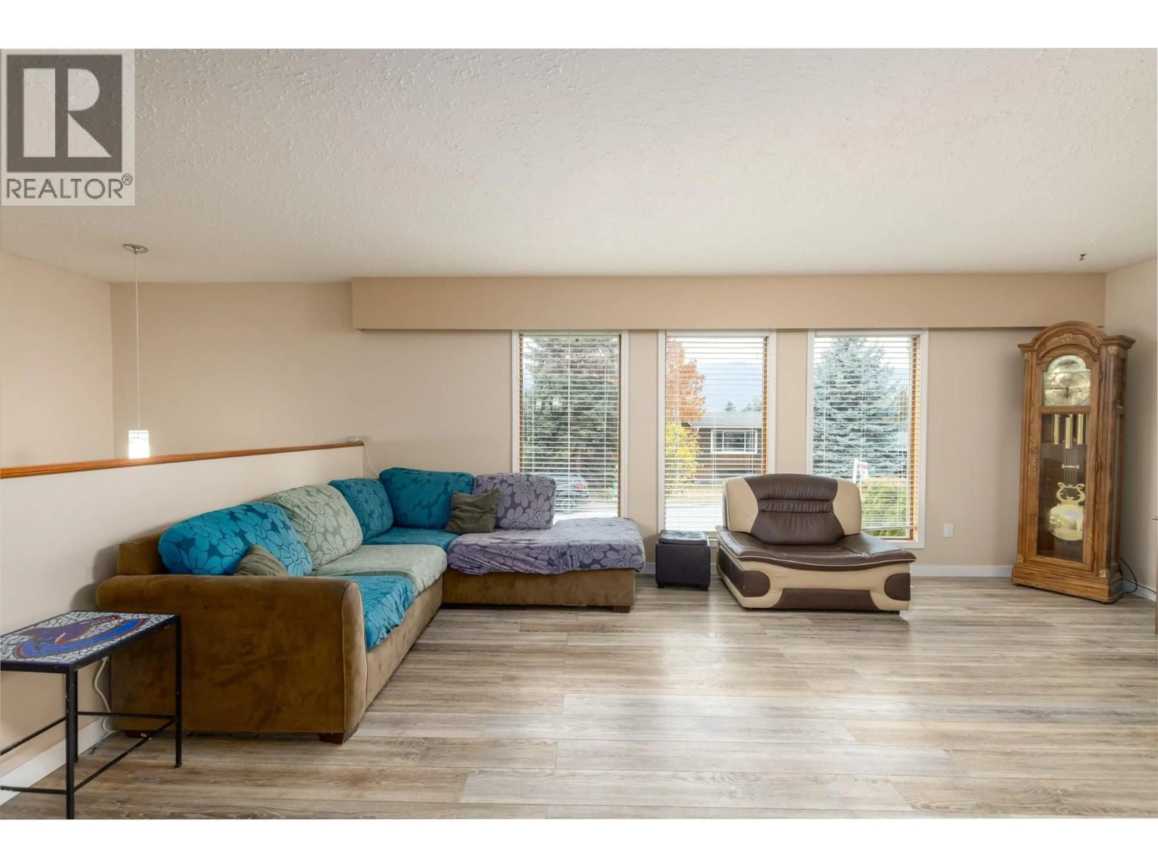 Living room with furniture, wood/laminate floor for 150 17 STREET NORTHEAST, Salmon Arm British Columbia V1E1P2