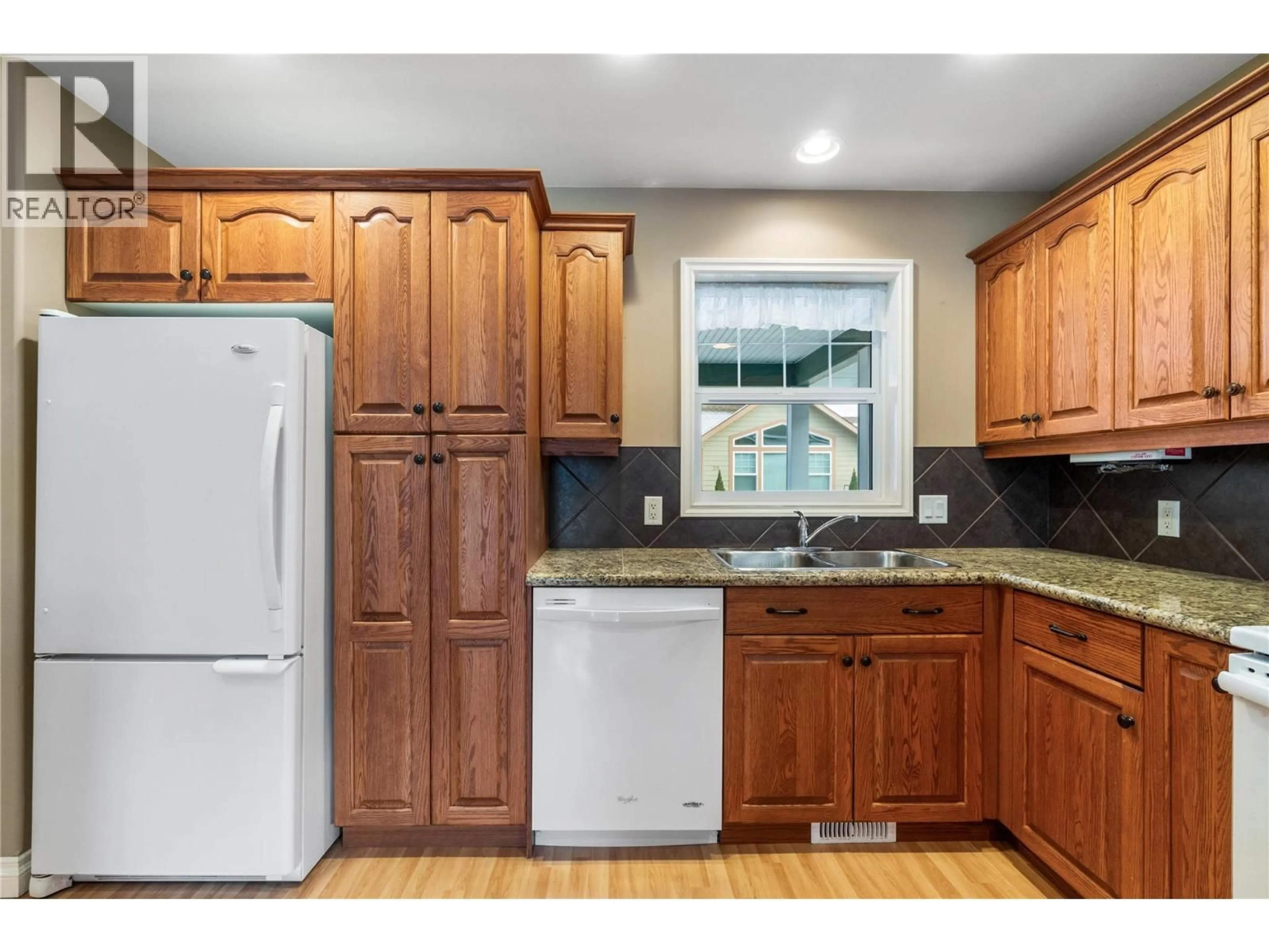 Standard kitchen, unknown for 19 - 1231 10 STREET SOUTHWEST, Salmon Arm British Columbia V1E0A5
