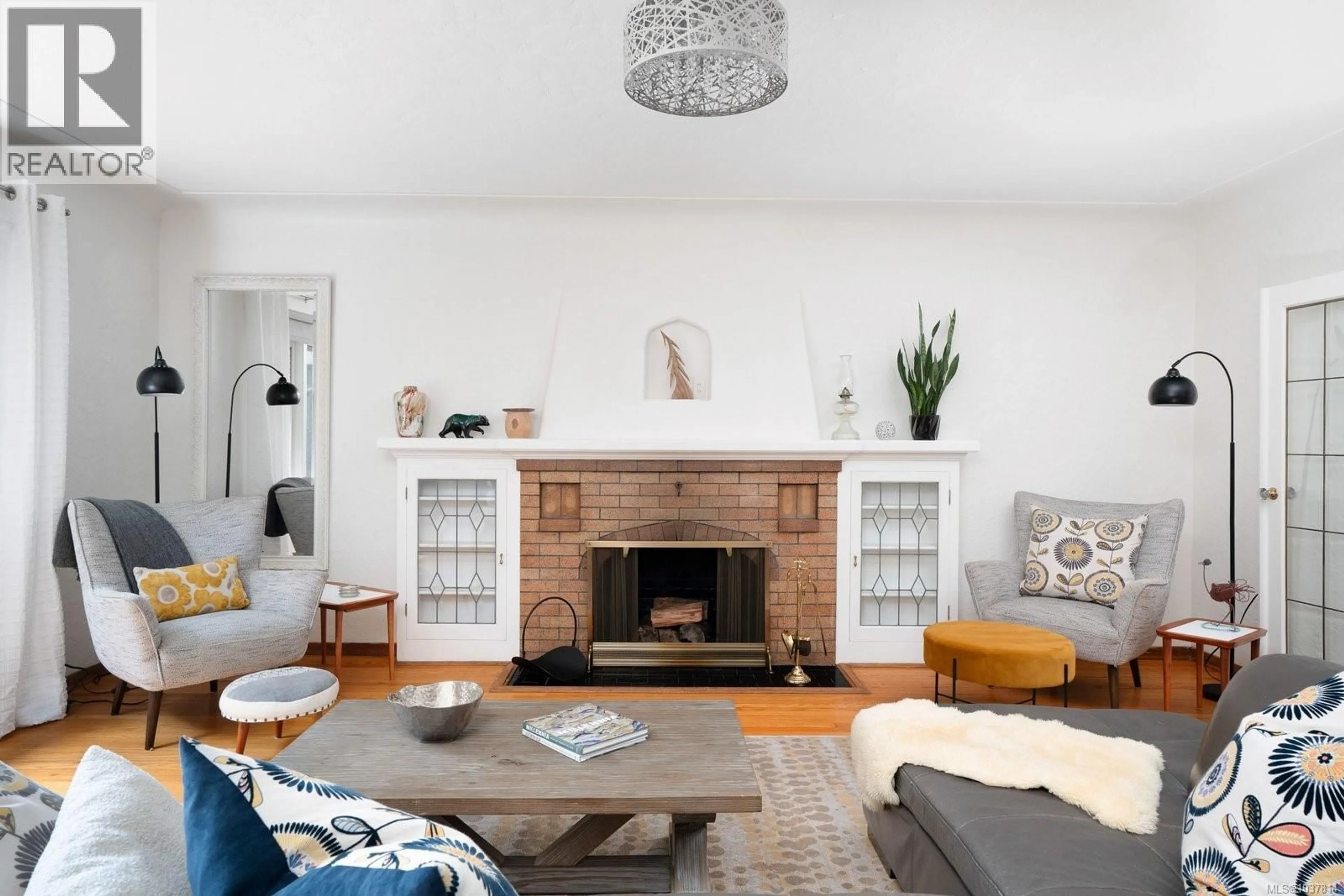 Living room with furniture, unknown for 1066 FINLAYSON STREET, Victoria British Columbia V8T2T7