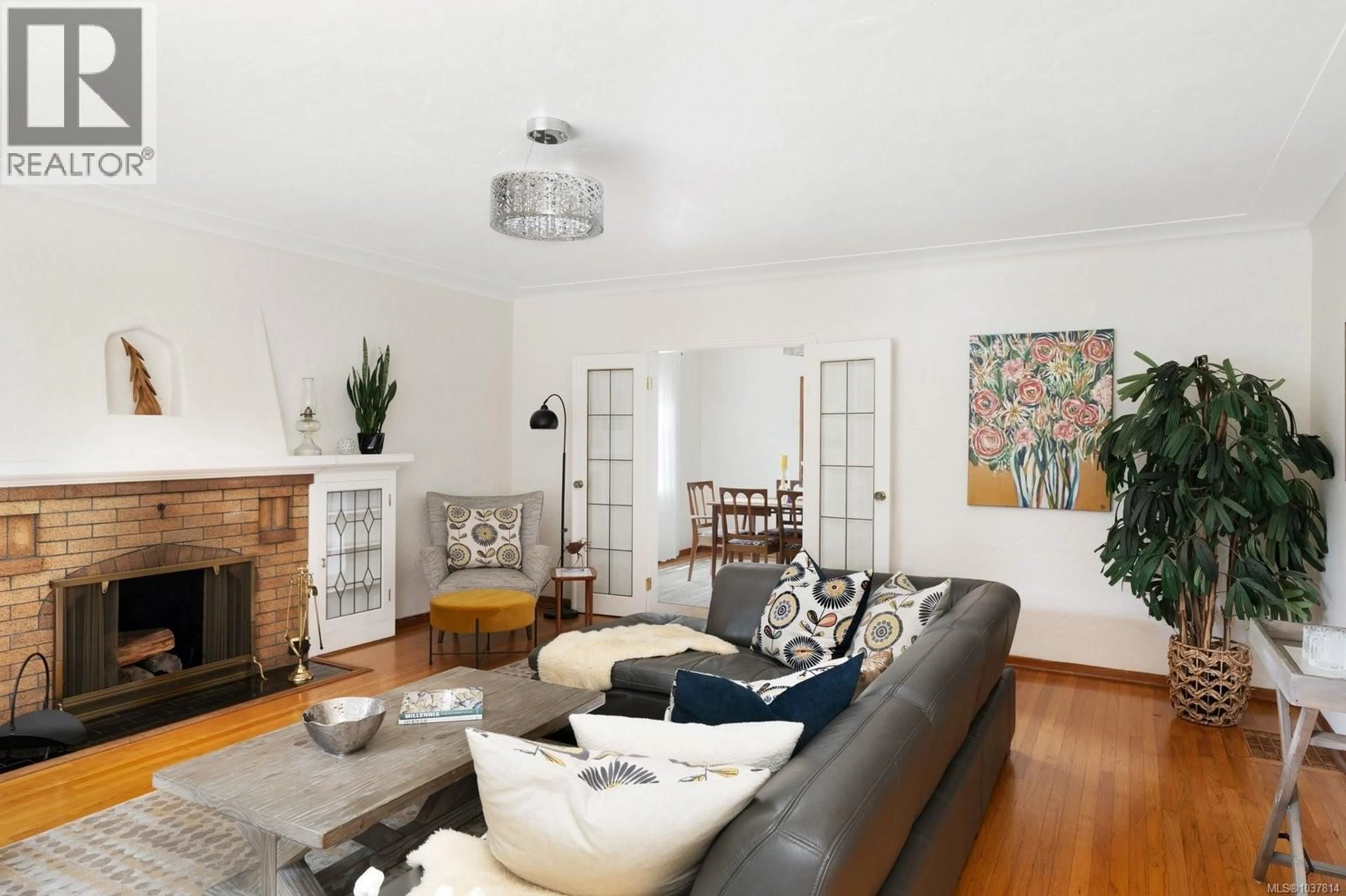 Living room with furniture, unknown for 1066 FINLAYSON STREET, Victoria British Columbia V8T2T7