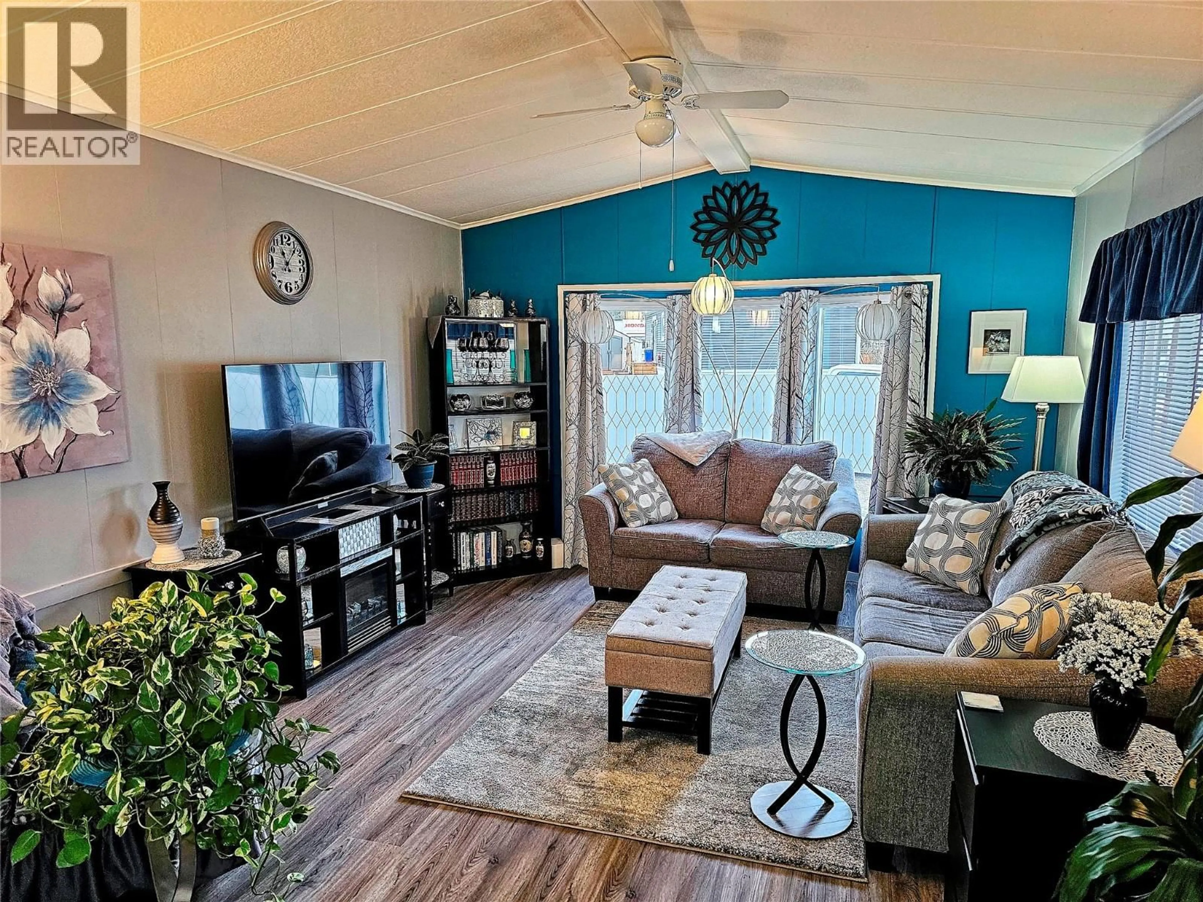 Living room with furniture, unknown for 9 - 1601 COLUMBIA AVENUE, Castlegar British Columbia V1N1J1