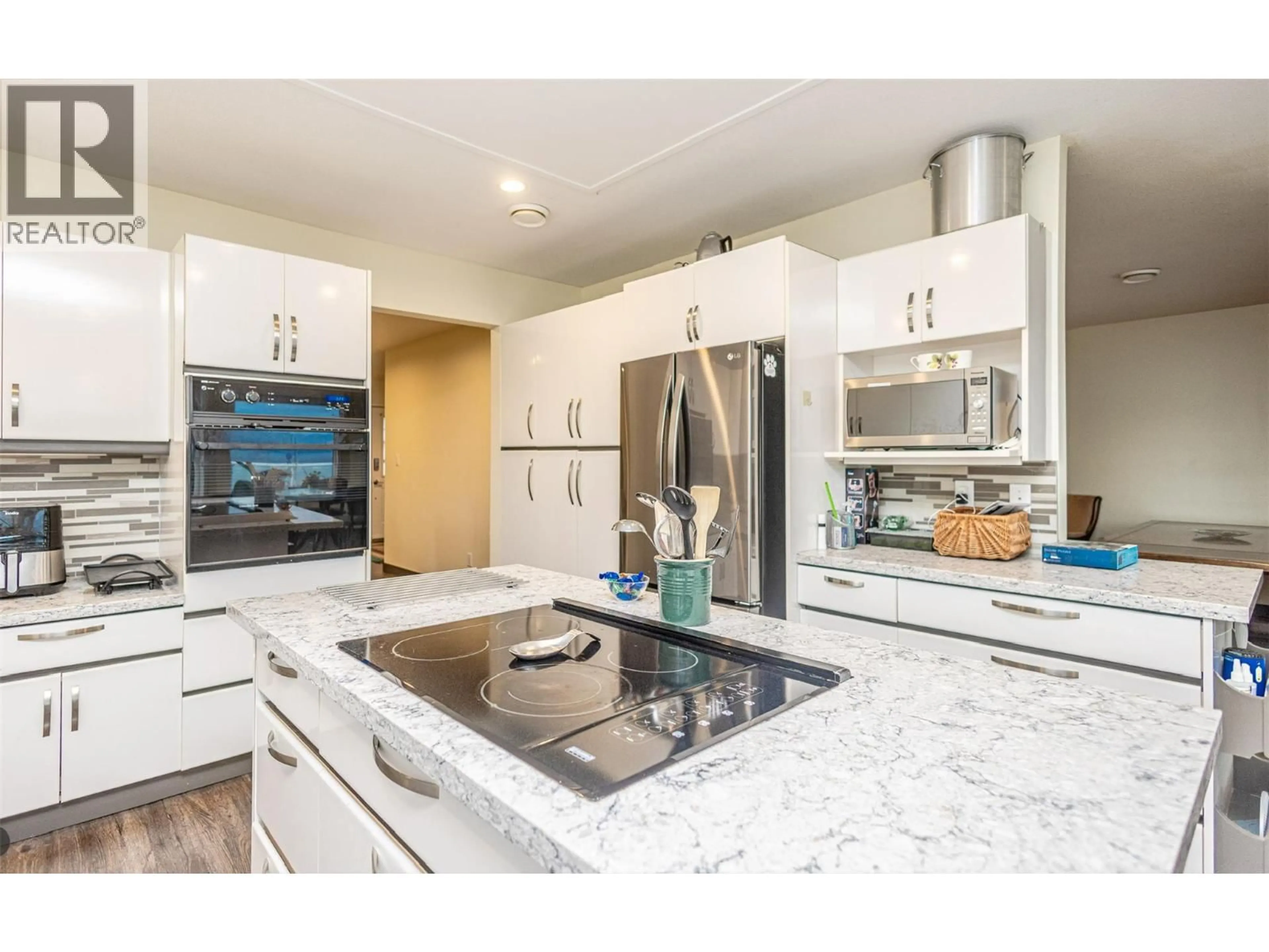 Open concept kitchen, ceramic/tile floor for 6063 BEATRICE ROAD, Peachland British Columbia V0H1X4