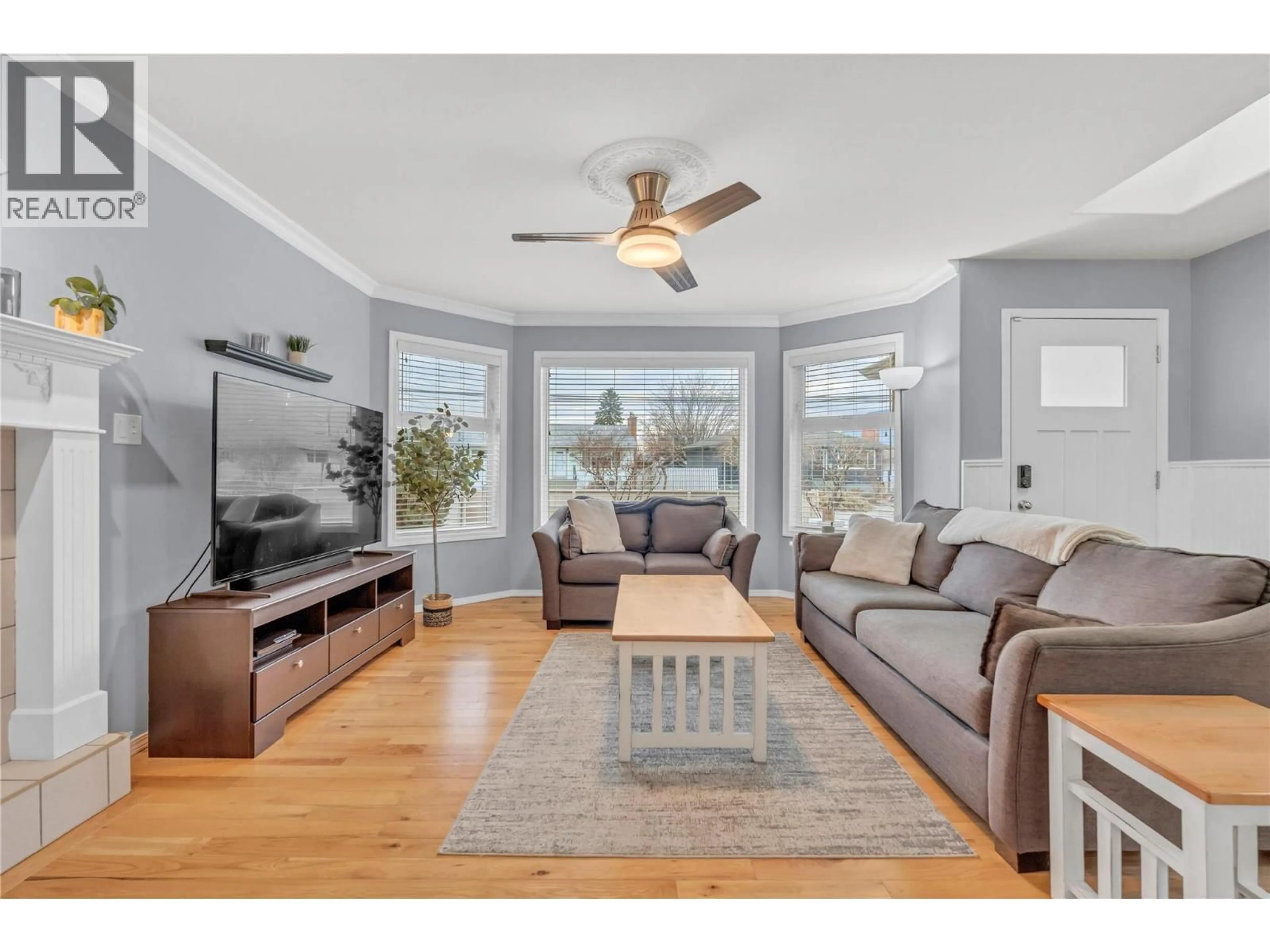 Living room with furniture, wood/laminate floor for 119 HUTH AVENUE, Penticton British Columbia V2A2Z7