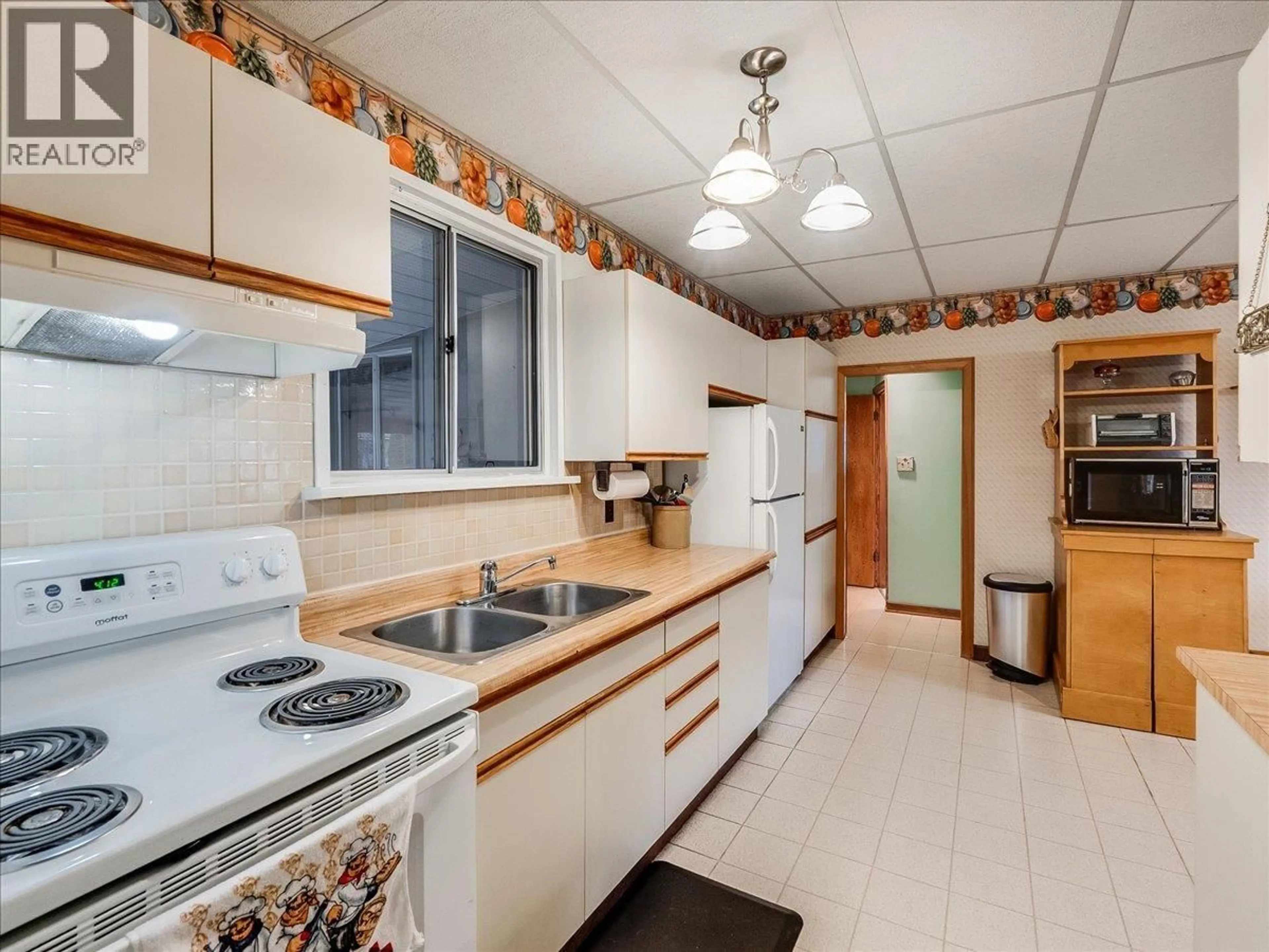 Standard kitchen, unknown for 740 10TH AVENUE, Montrose British Columbia V0G1P0