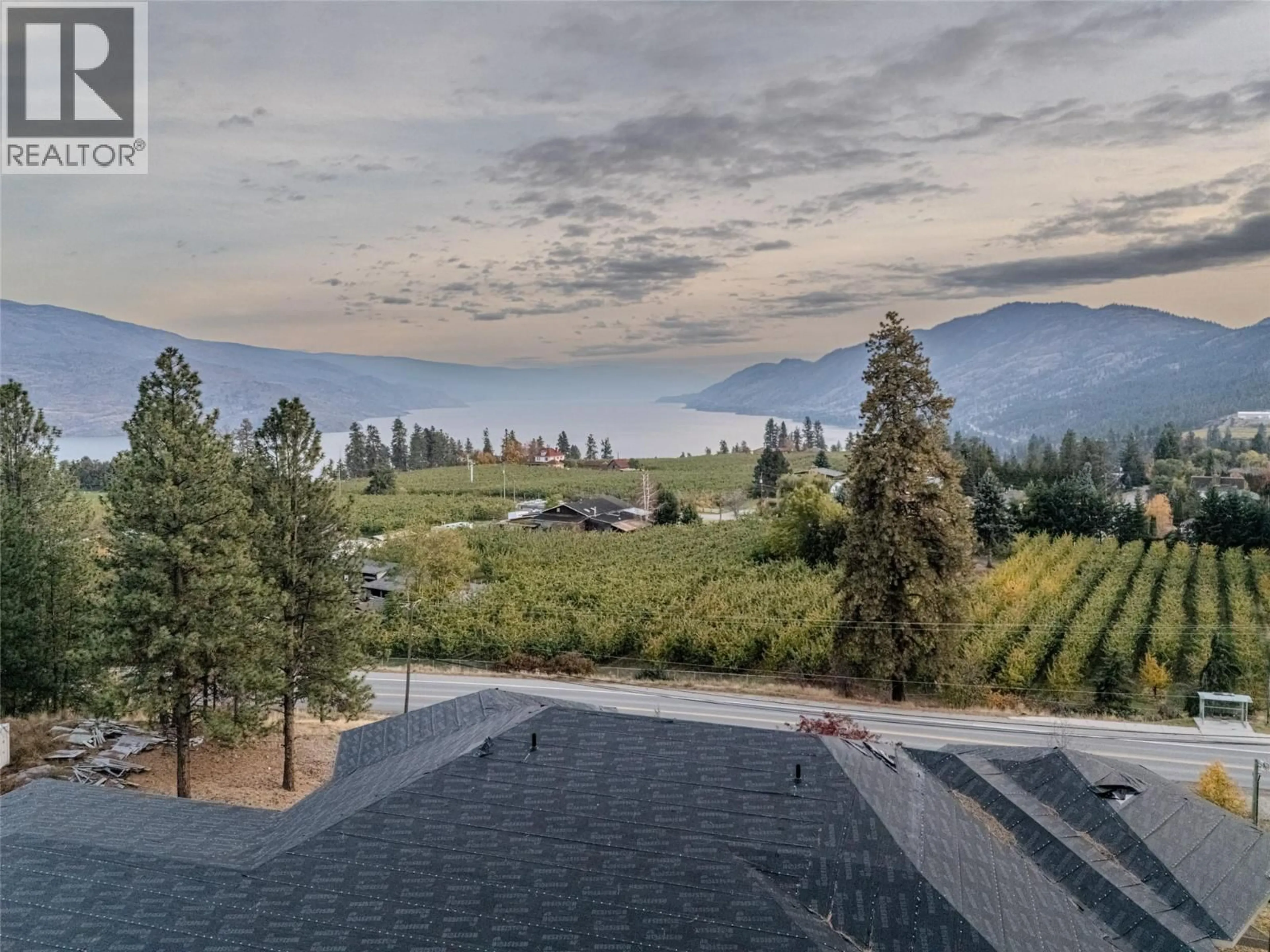 A pic from outside/outdoor area/front of a property/back of a property/a pic from drone, mountain view for 4976 PRINCETON AVENUE, Peachland British Columbia V0H1X8