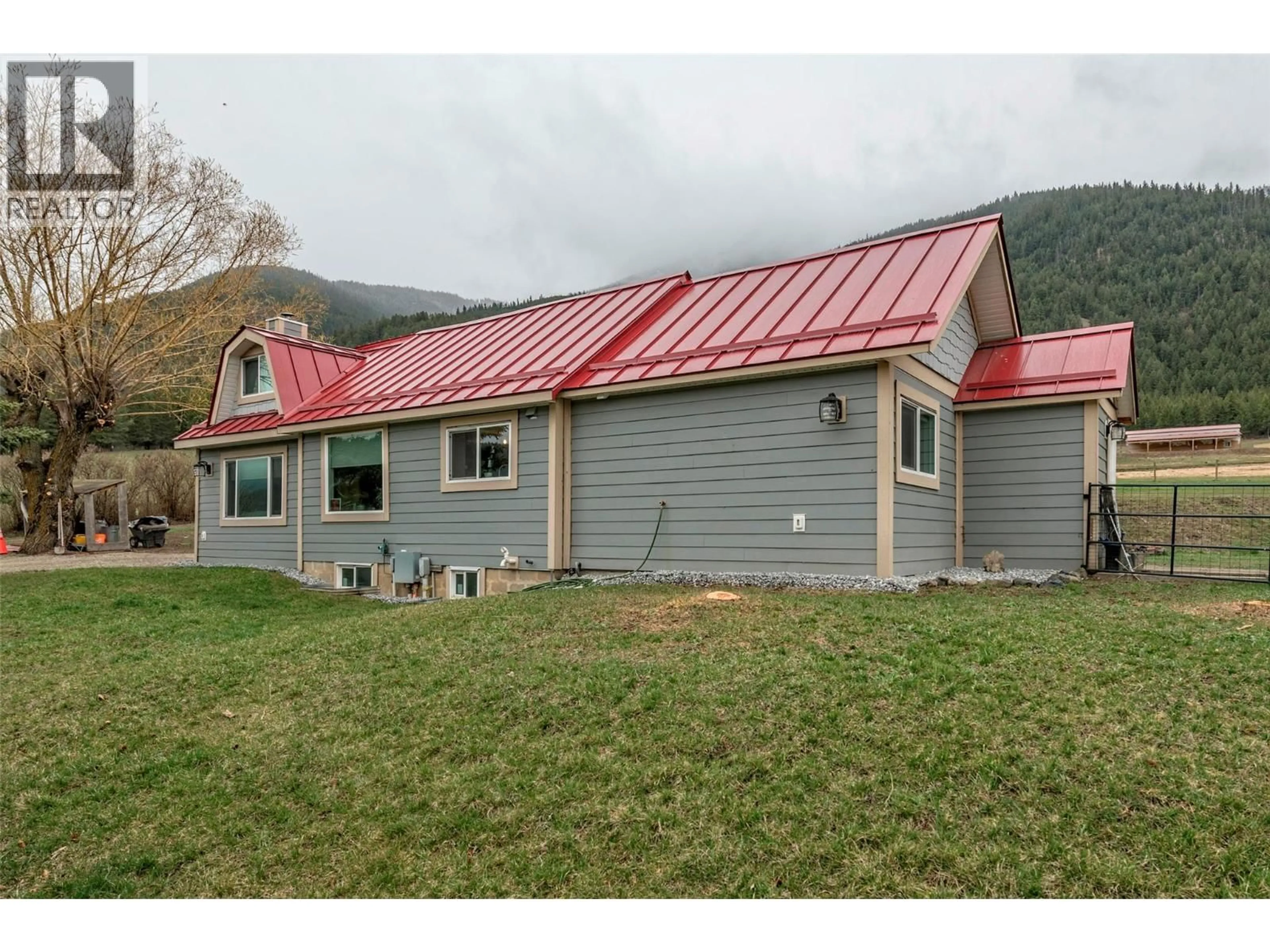 Home with vinyl exterior material, building for 6449 97 HIGHWAY, Falkland British Columbia V0E1W0