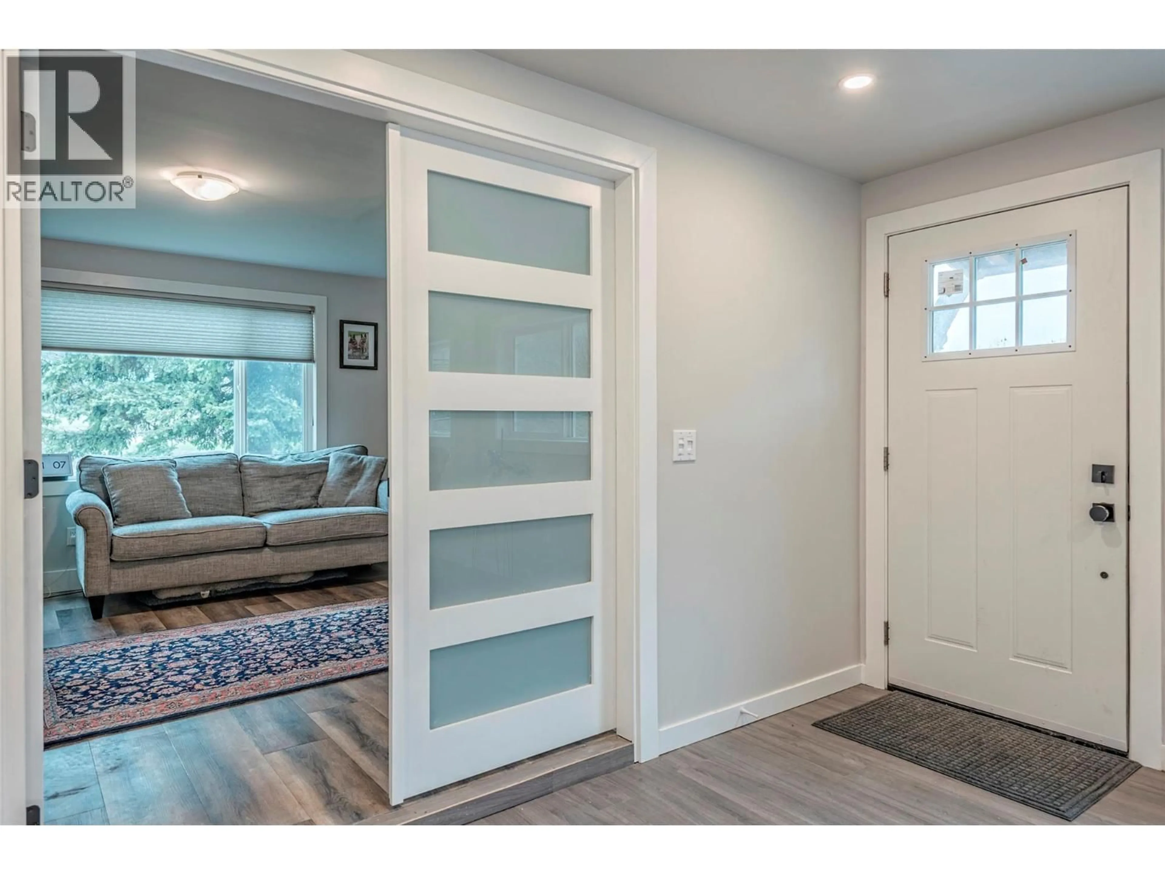 Indoor entryway for 6449 97 HIGHWAY, Falkland British Columbia V0E1W0