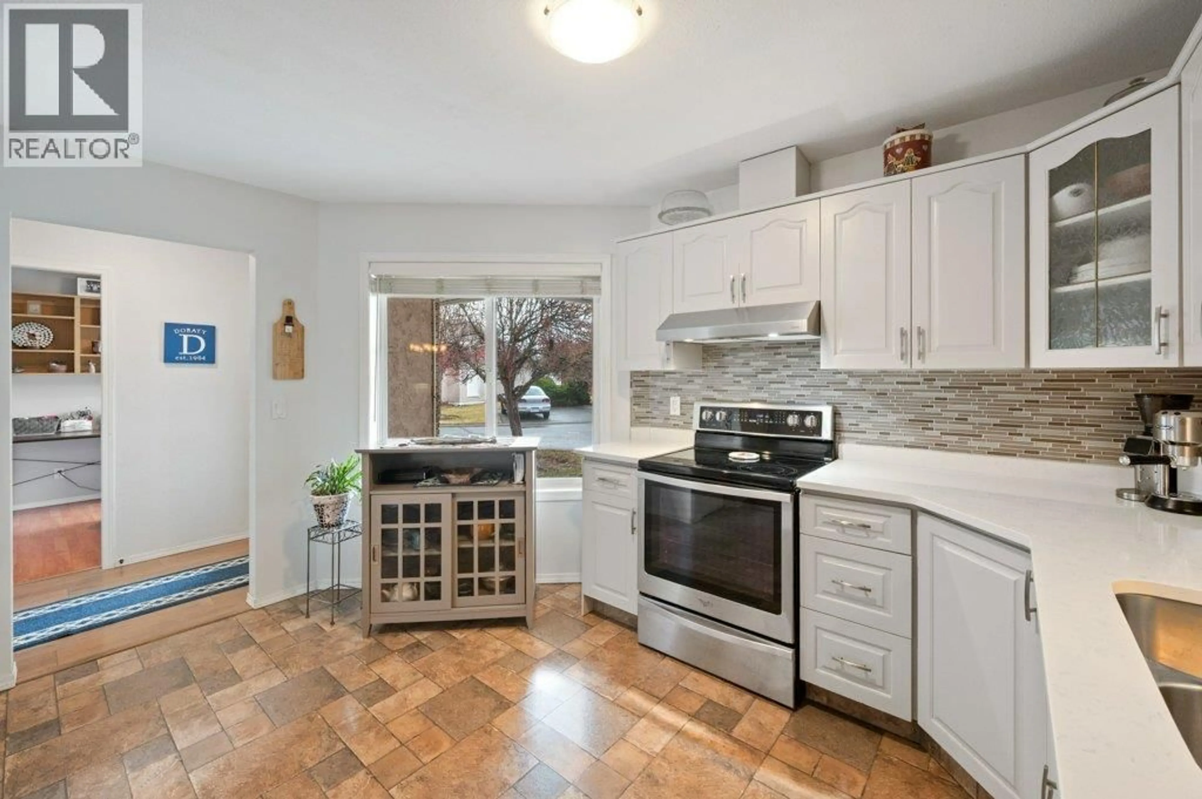 Open concept kitchen, ceramic/tile floor for 12 - 115 REDWING PLACE, Oliver British Columbia V0H1T4