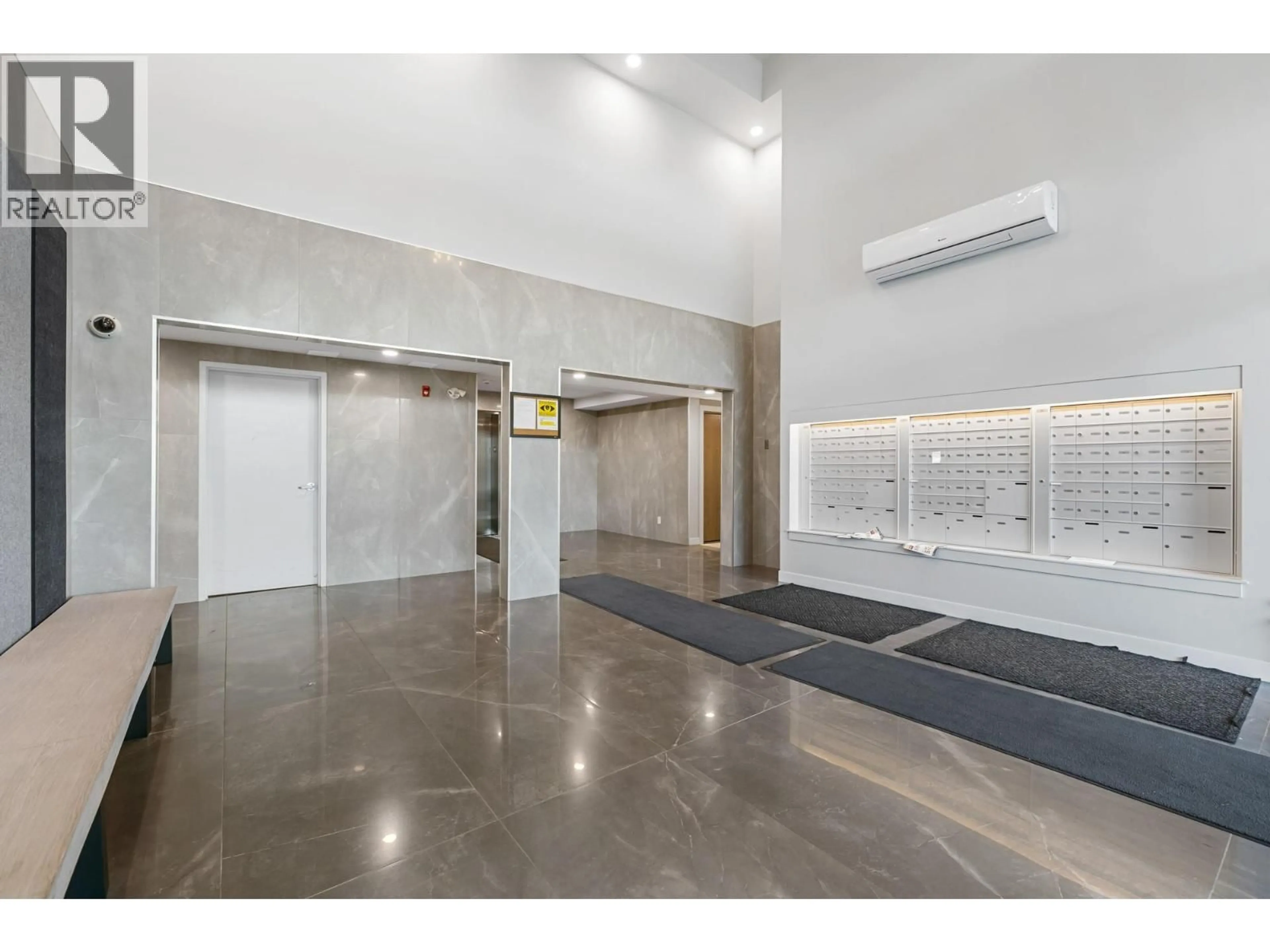 Indoor foyer for PH9 - 345 DOUGALL ROAD, Kelowna British Columbia V1X0A8