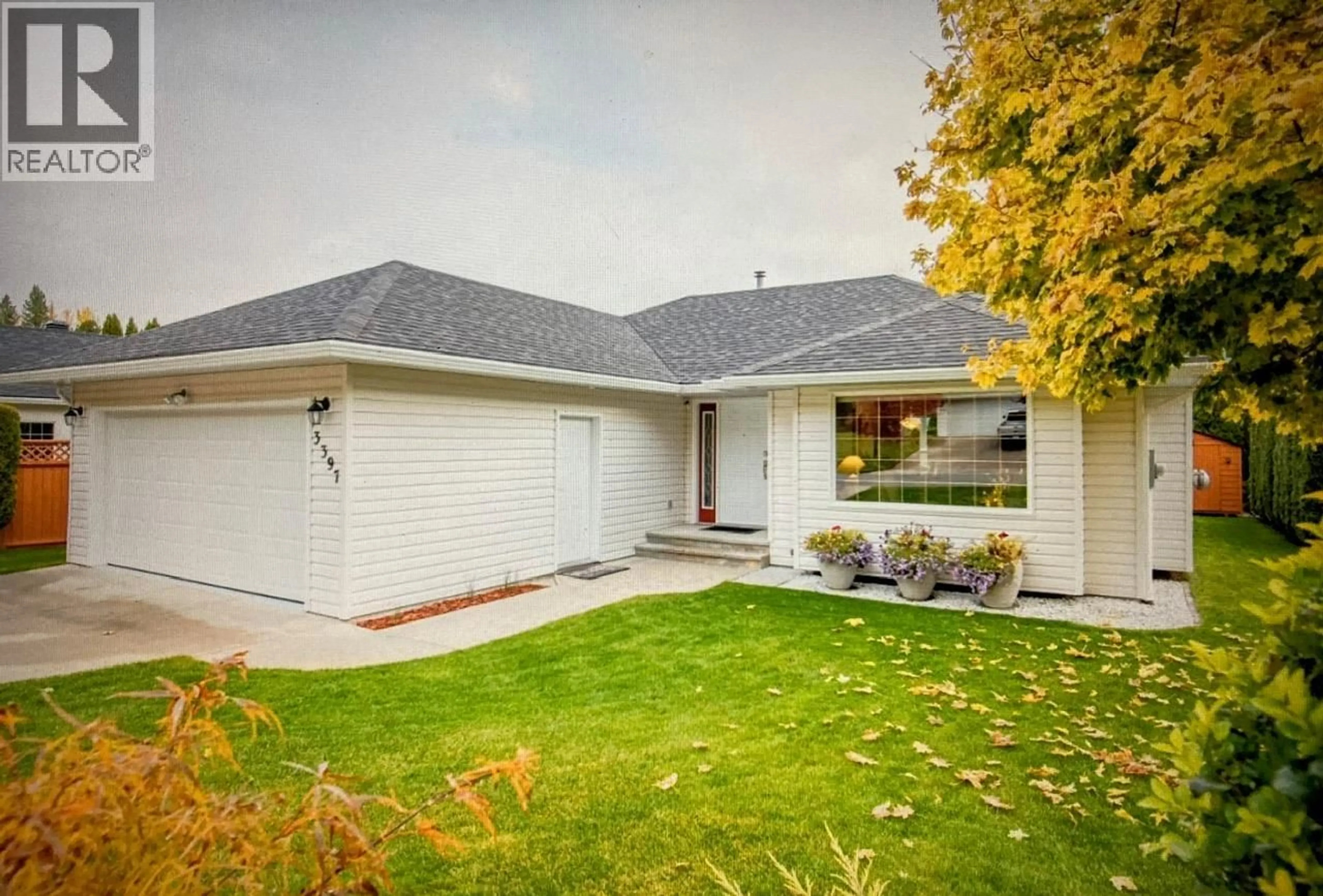 Home with vinyl exterior material, street for 3397 14TH AVENUE, Castlegar British Columbia V1N4G1