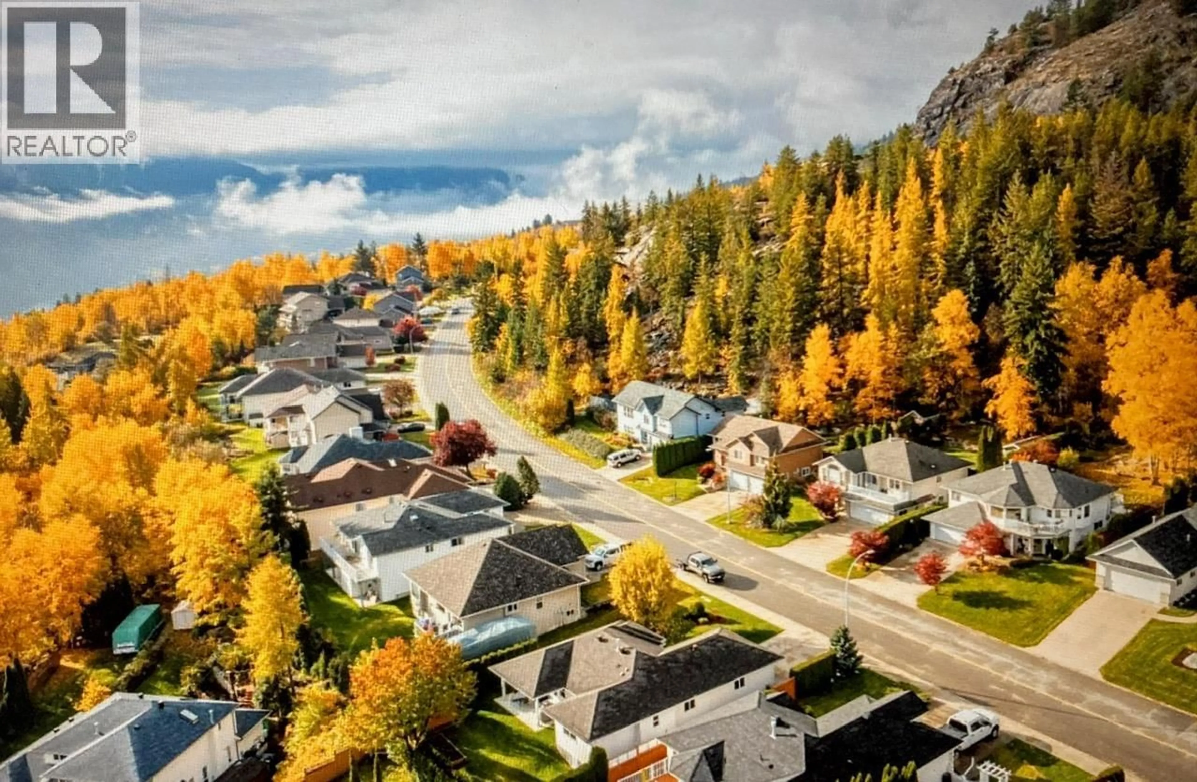 A pic from outside/outdoor area/front of a property/back of a property/a pic from drone, mountain view for 3397 14TH AVENUE, Castlegar British Columbia V1N4G1