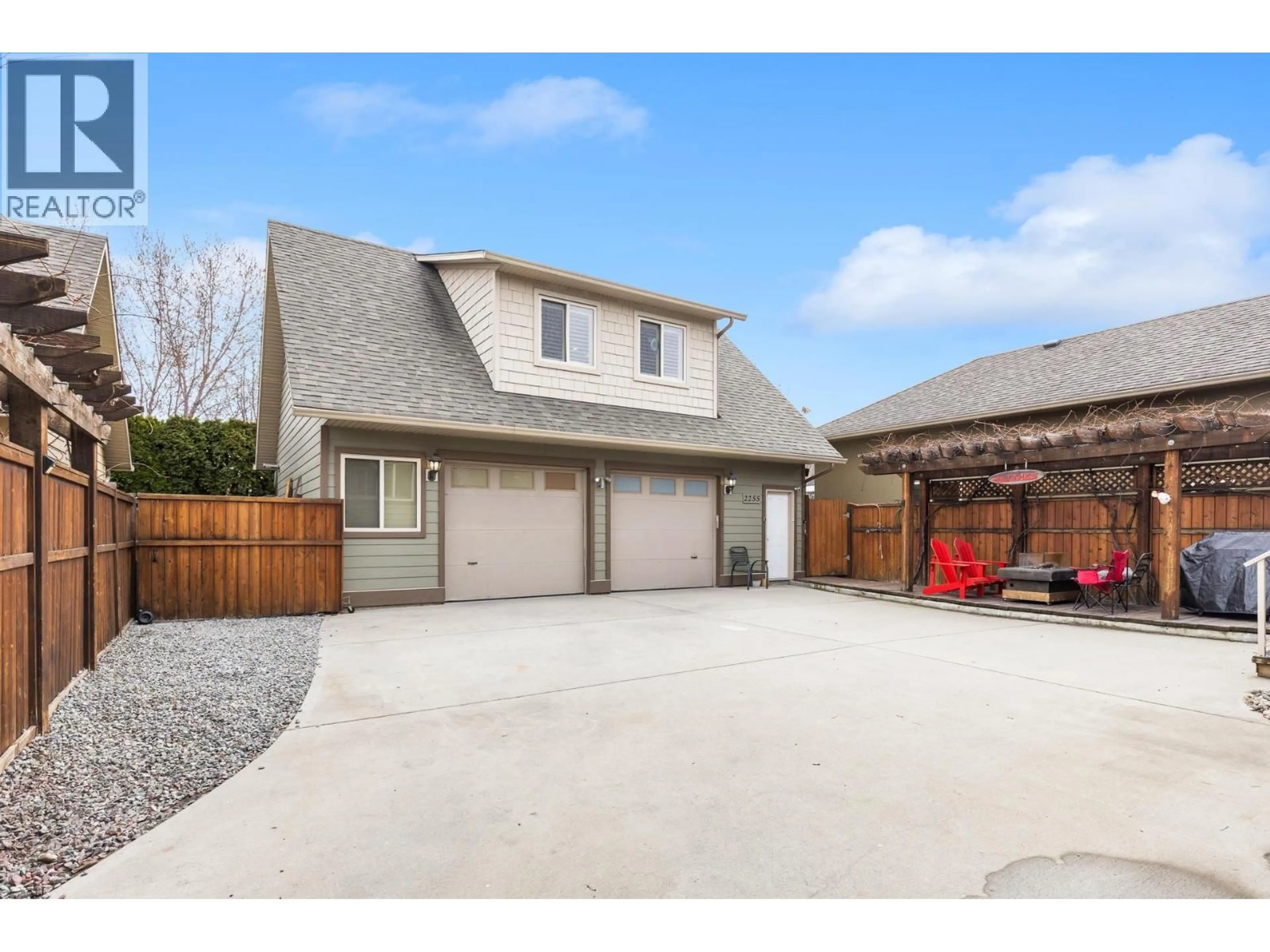 Indoor garage for 2253 WILKINSON STREET, Kelowna British Columbia V1Y8V7