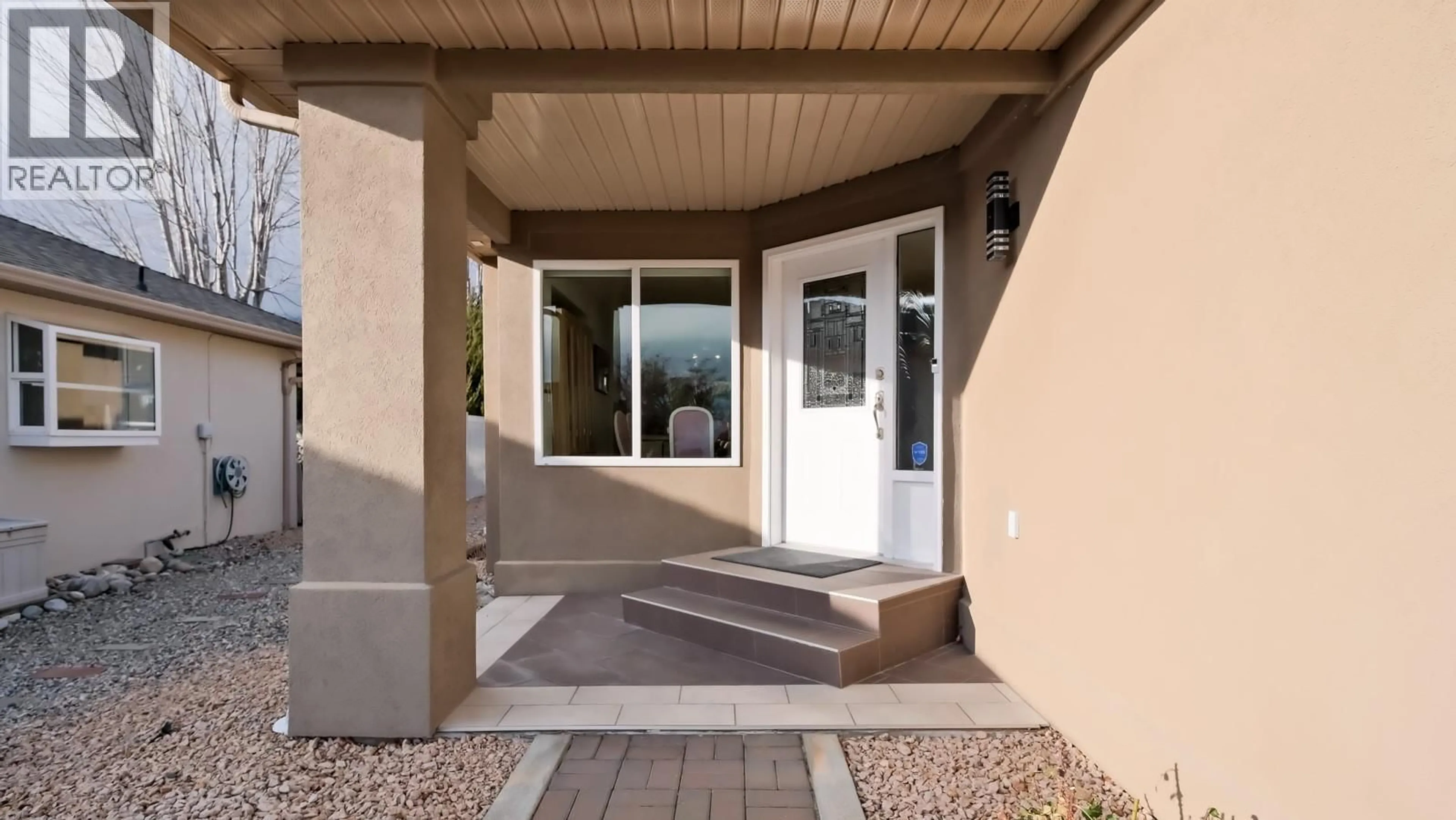 Indoor entryway for 444 RIDGE PLACE, Penticton British Columbia V2A8N7