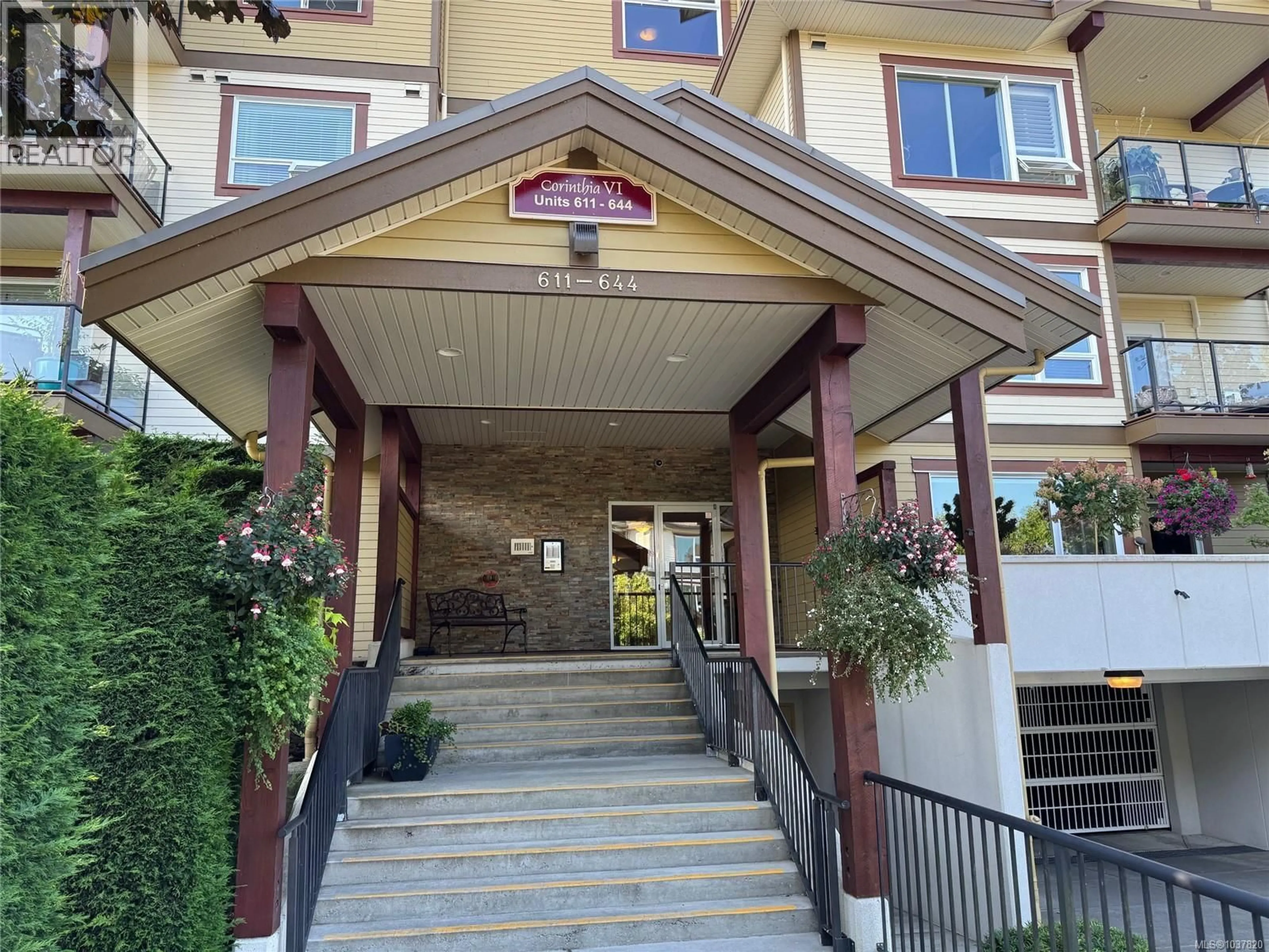 Indoor foyer for 636 - 3666 ROYAL VISTA WAY, Courtenay British Columbia V9N9X8