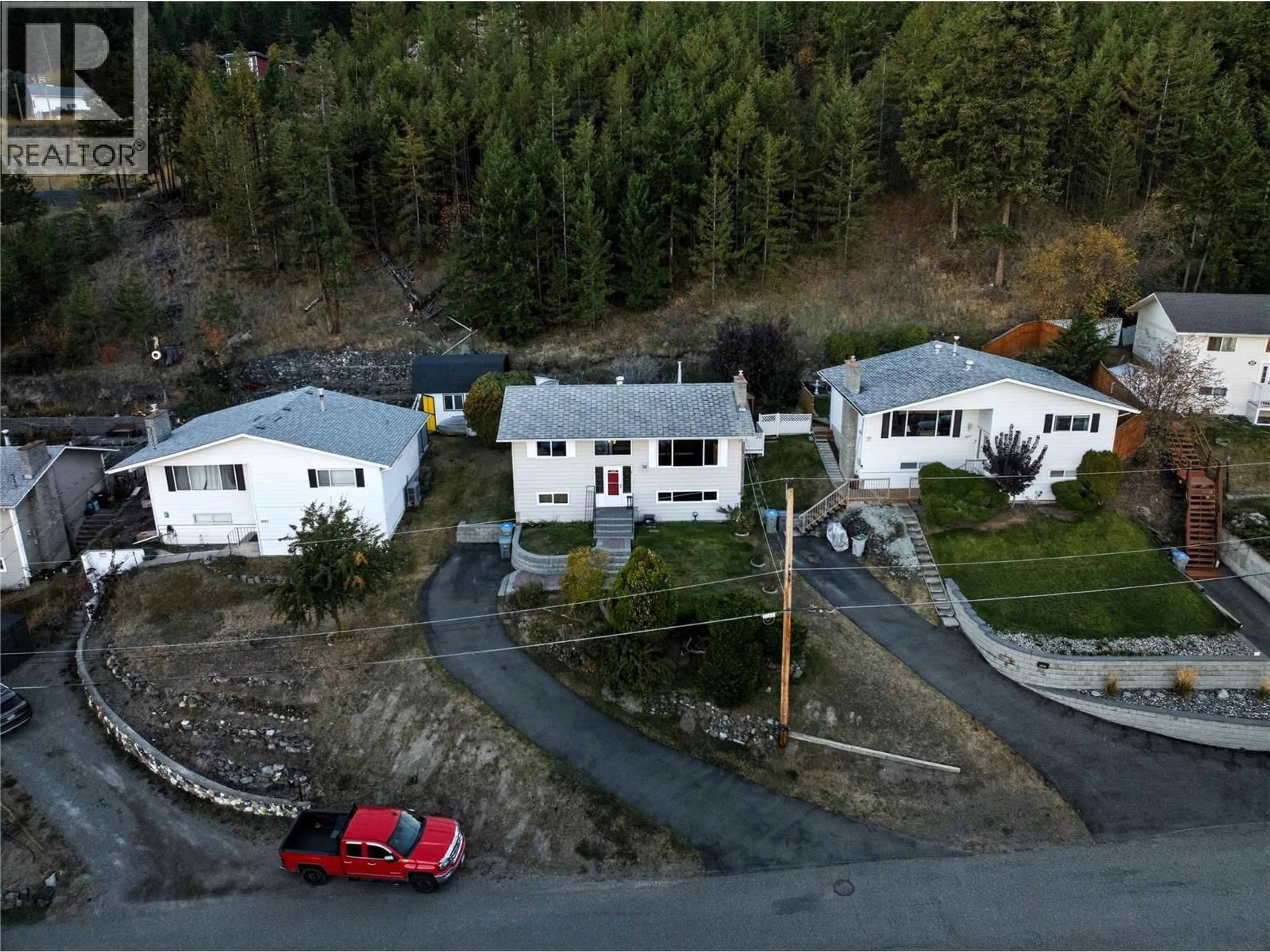 A pic from outside/outdoor area/front of a property/back of a property/a pic from drone, unknown for 1047 LAMAR PLACE, Kamloops British Columbia V2C5V2