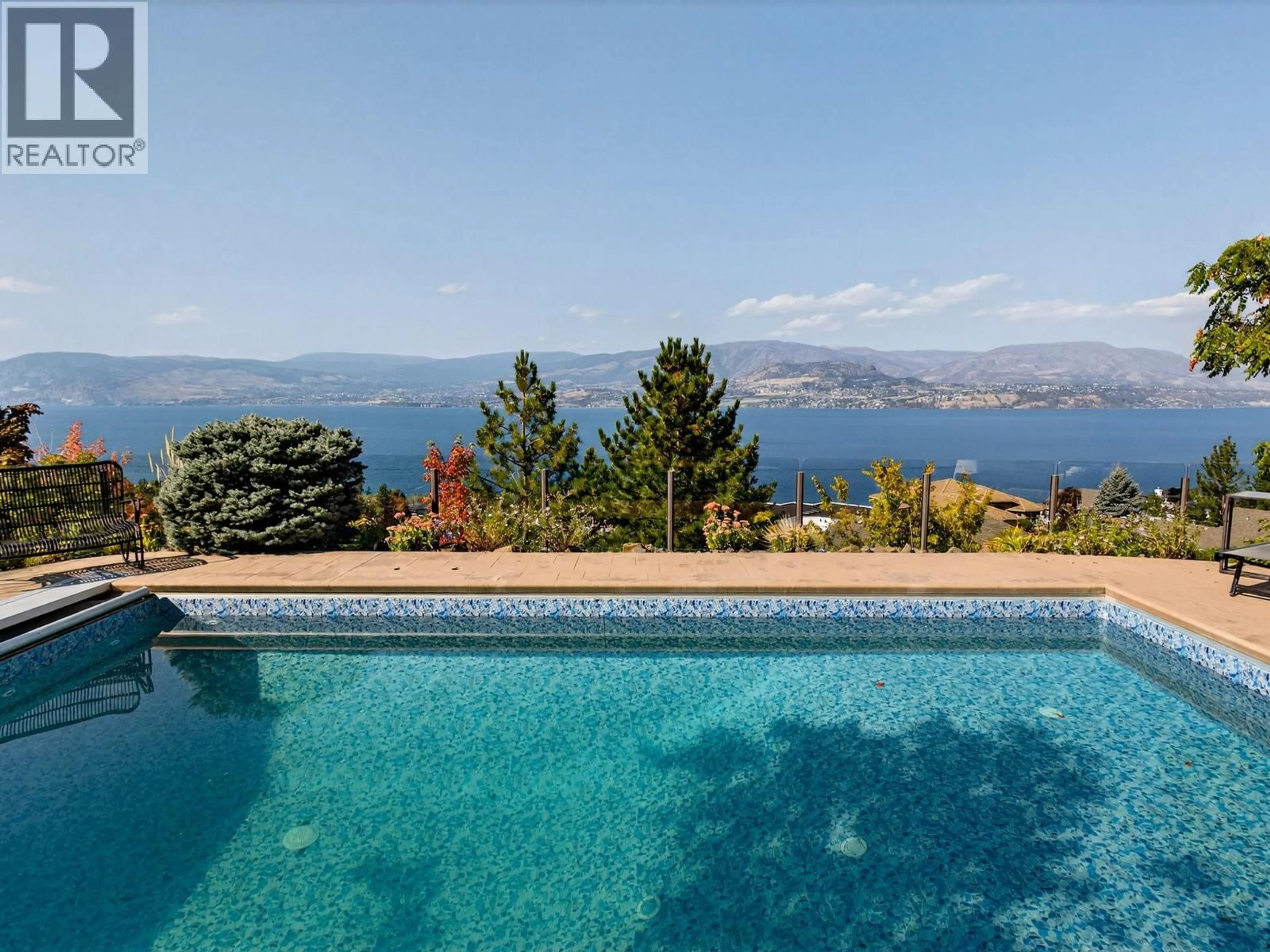 Pool for 390 OKAVIEW ROAD, Kelowna British Columbia V1W4K3