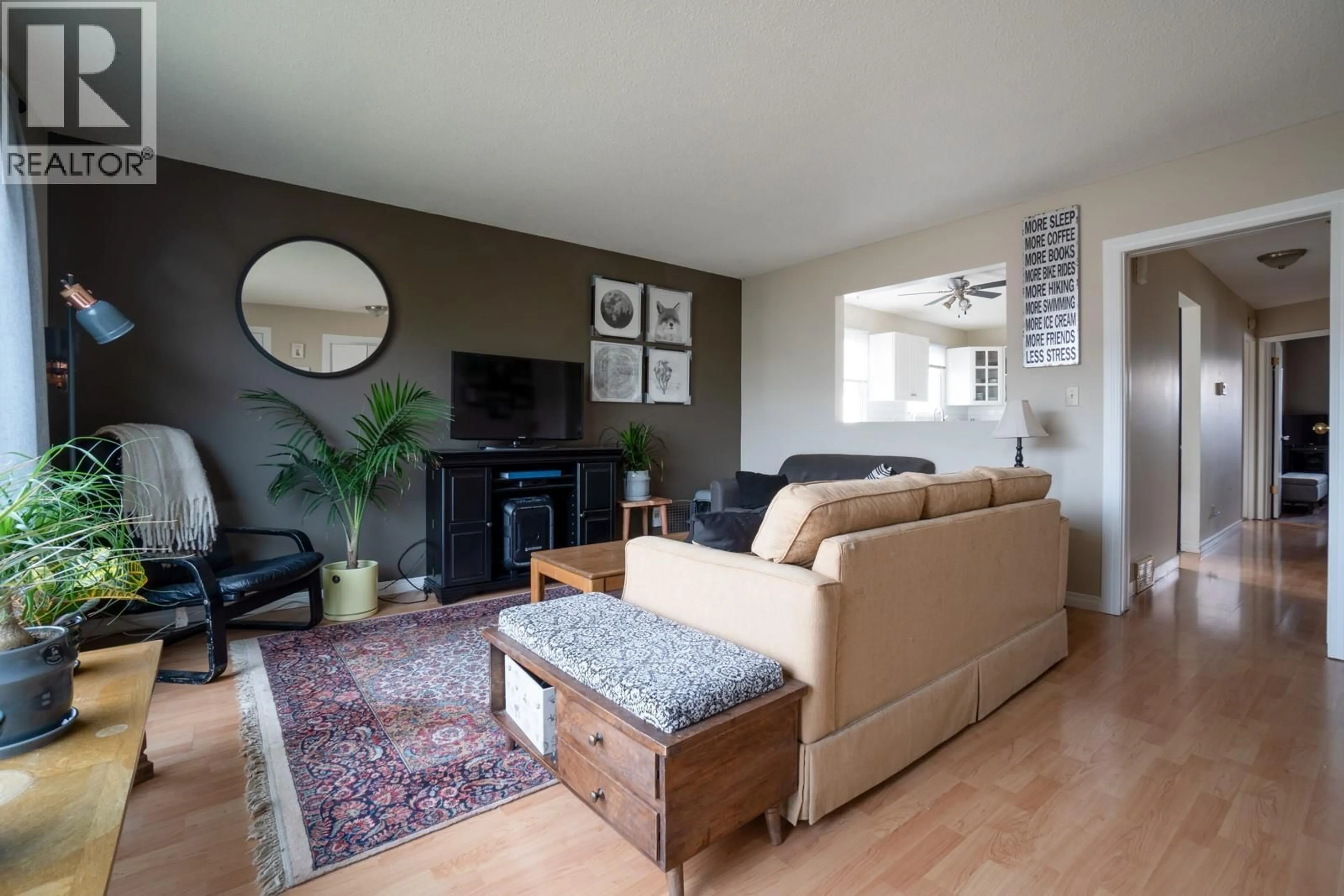 Living room with furniture, wood/laminate floor for 927 FULLER AVENUE, Kelowna British Columbia V1Y6X5