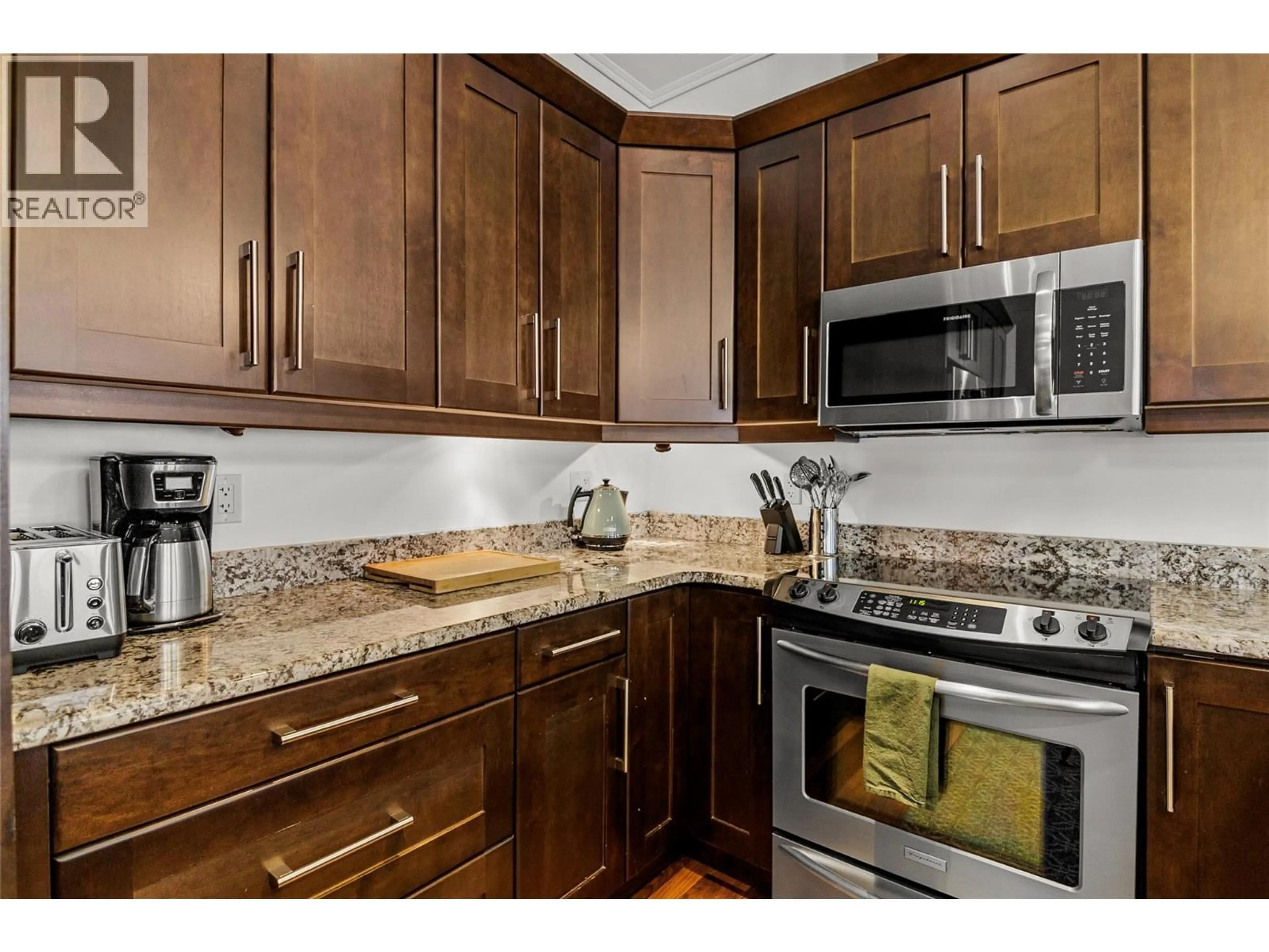 Standard kitchen, unknown for 301 - 309 1 STREET WEST, Revelstoke British Columbia V0E2S0