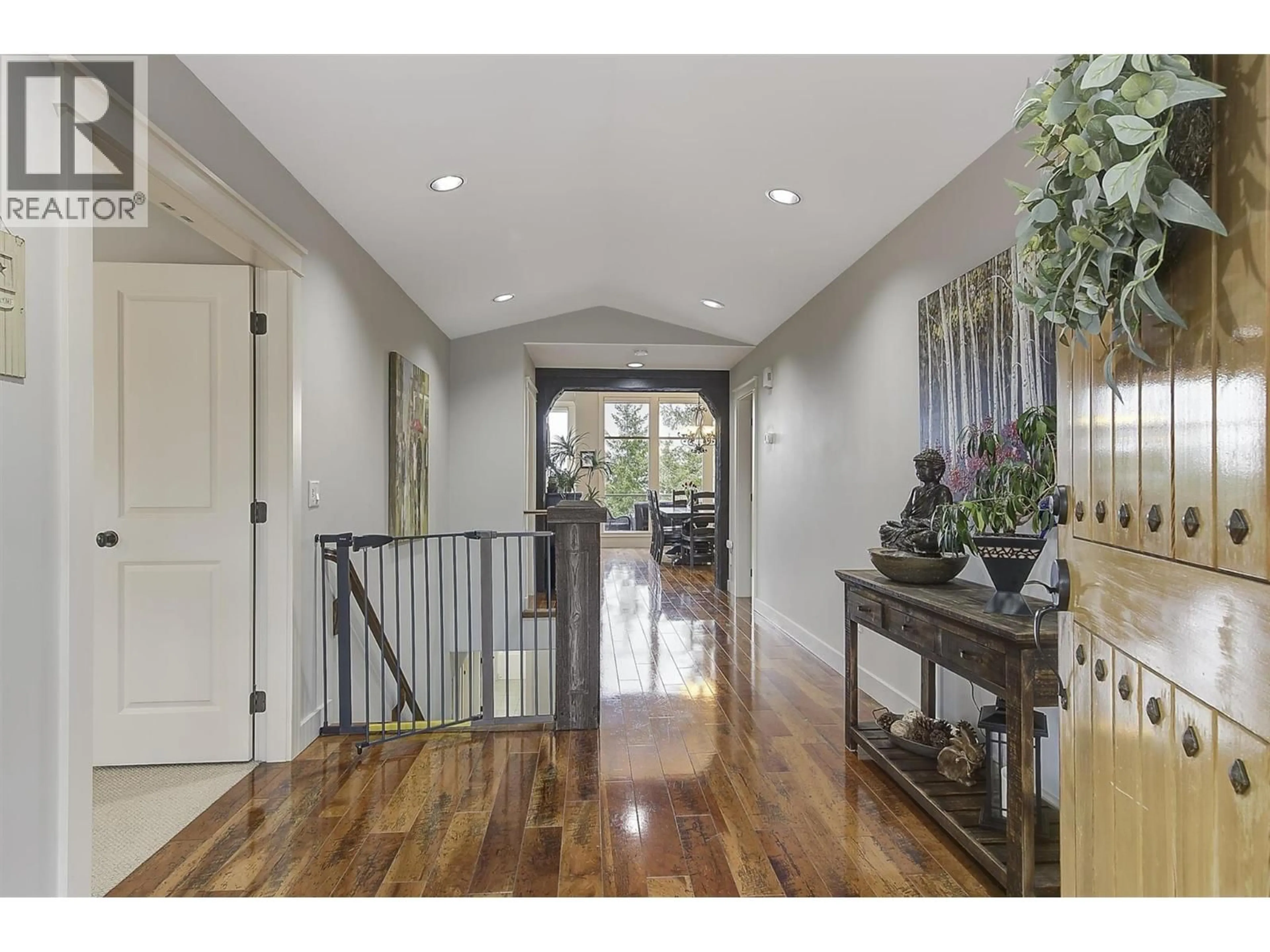 Indoor entryway for 274 KNIGHTSBRIDGE WAY, Kelowna British Columbia V1V2A9