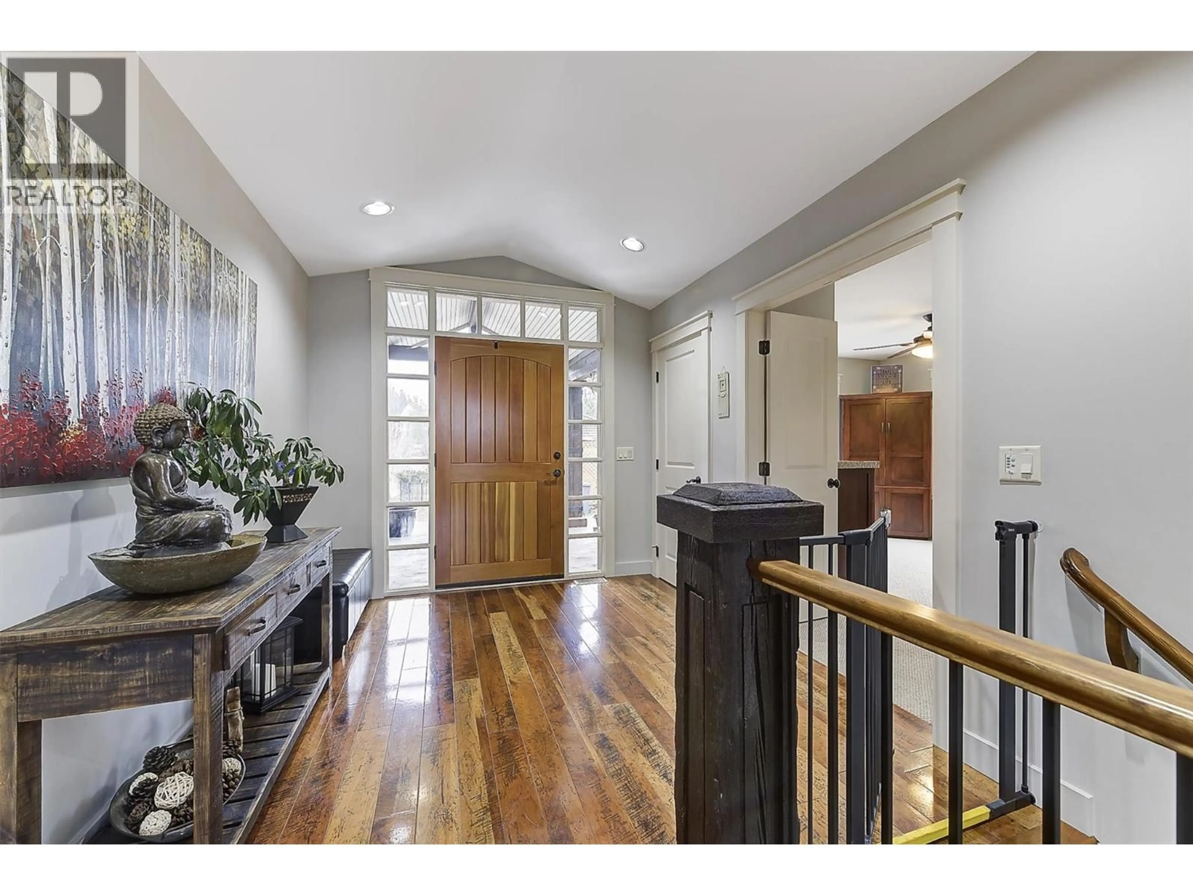 Indoor entryway for 274 KNIGHTSBRIDGE WAY, Kelowna British Columbia V1V2A9