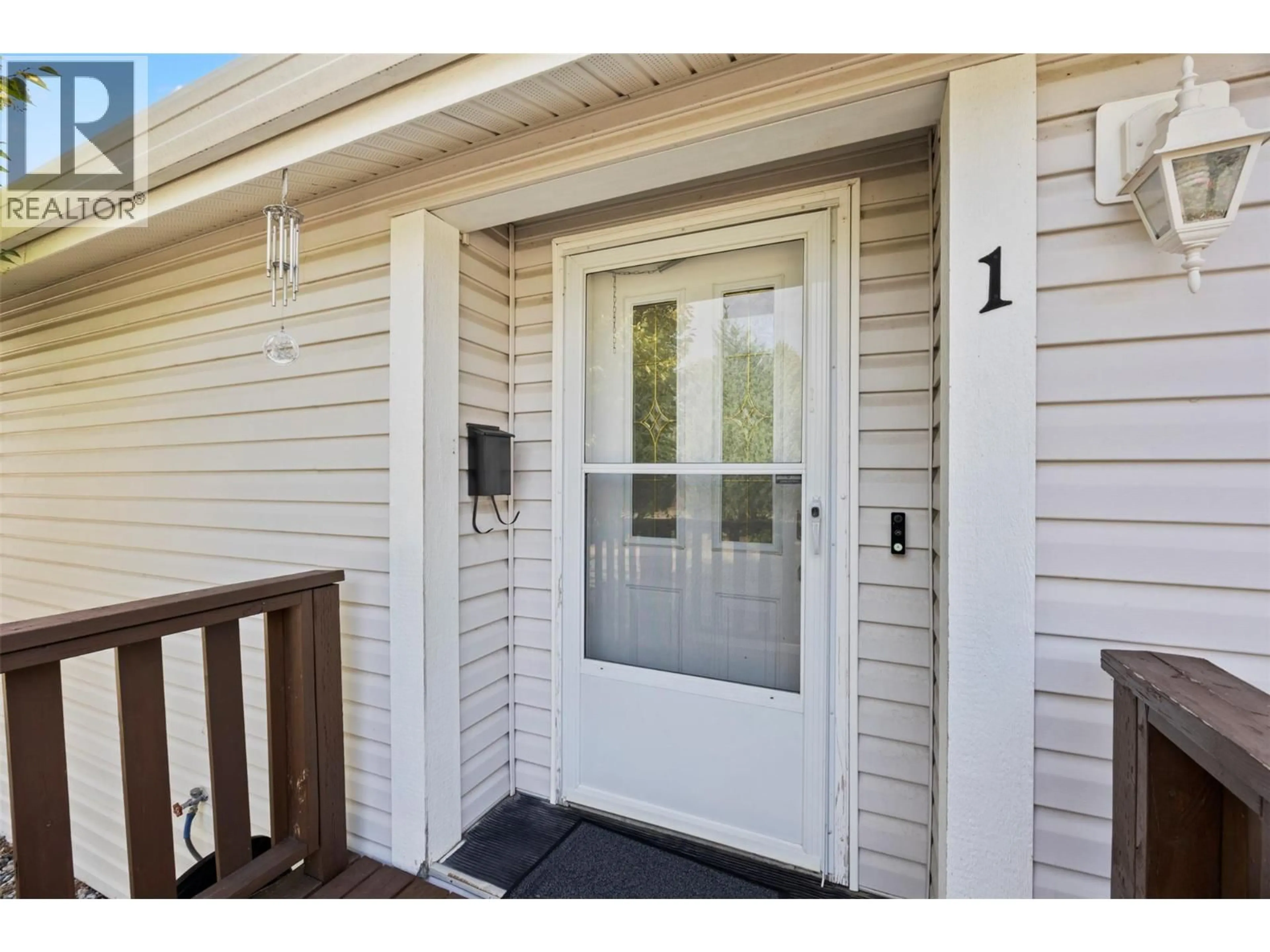 Indoor entryway for 1 - 7545 DALLAS DRIVE, Kamloops British Columbia V2C6X5