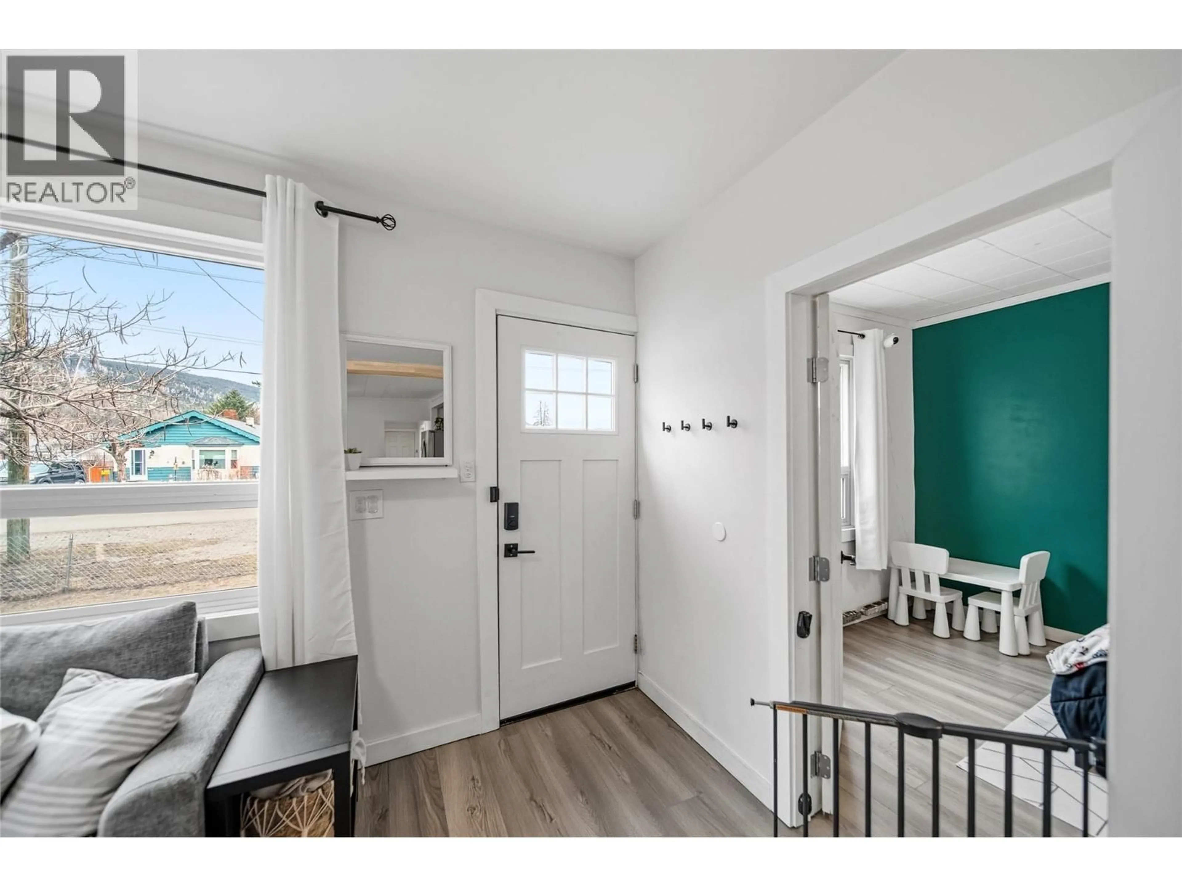 Indoor entryway for 1552 CANFORD AVENUE, Merritt British Columbia V1K1B8