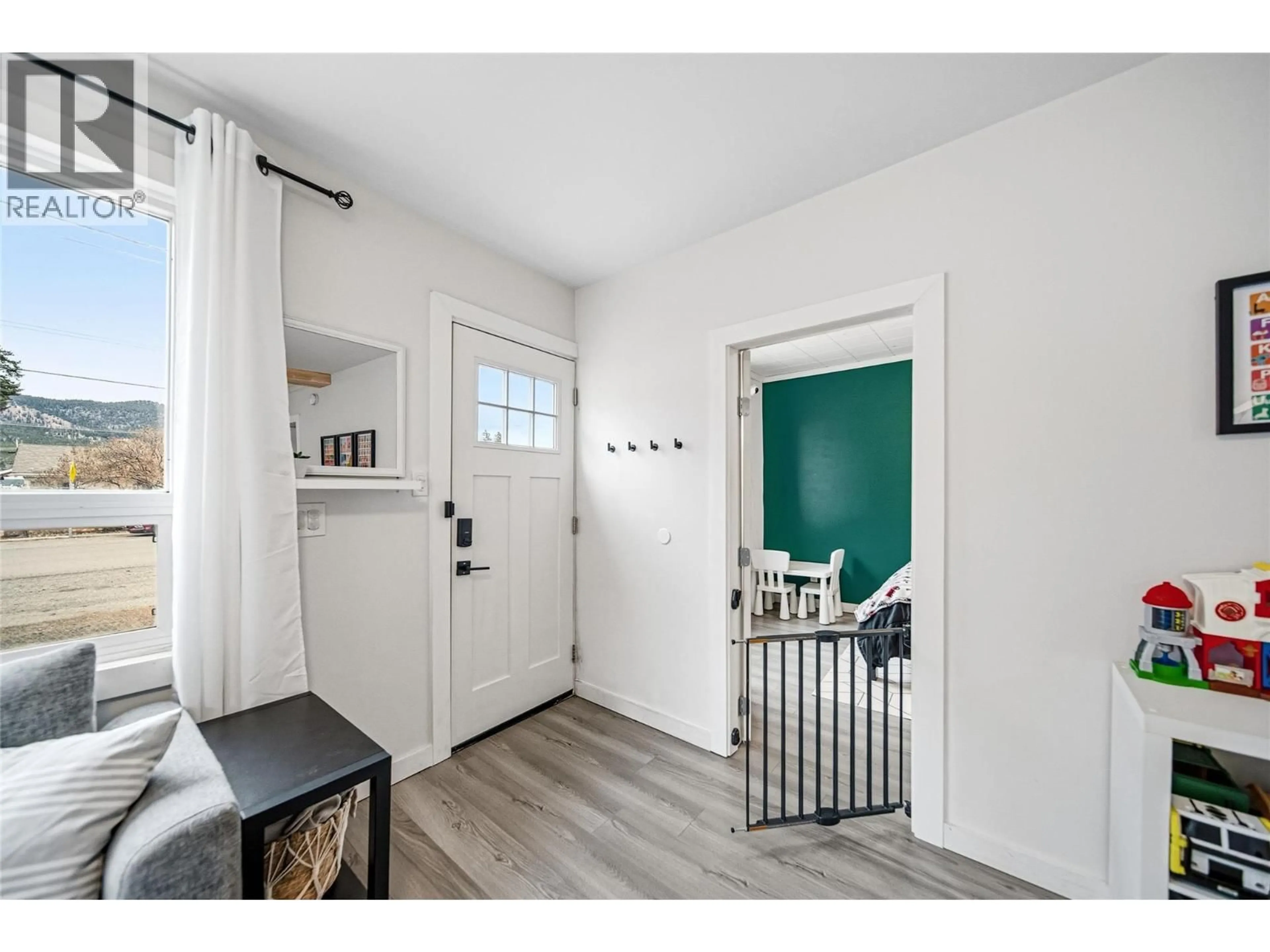 Indoor entryway for 1552 CANFORD AVENUE, Merritt British Columbia V1K1B8