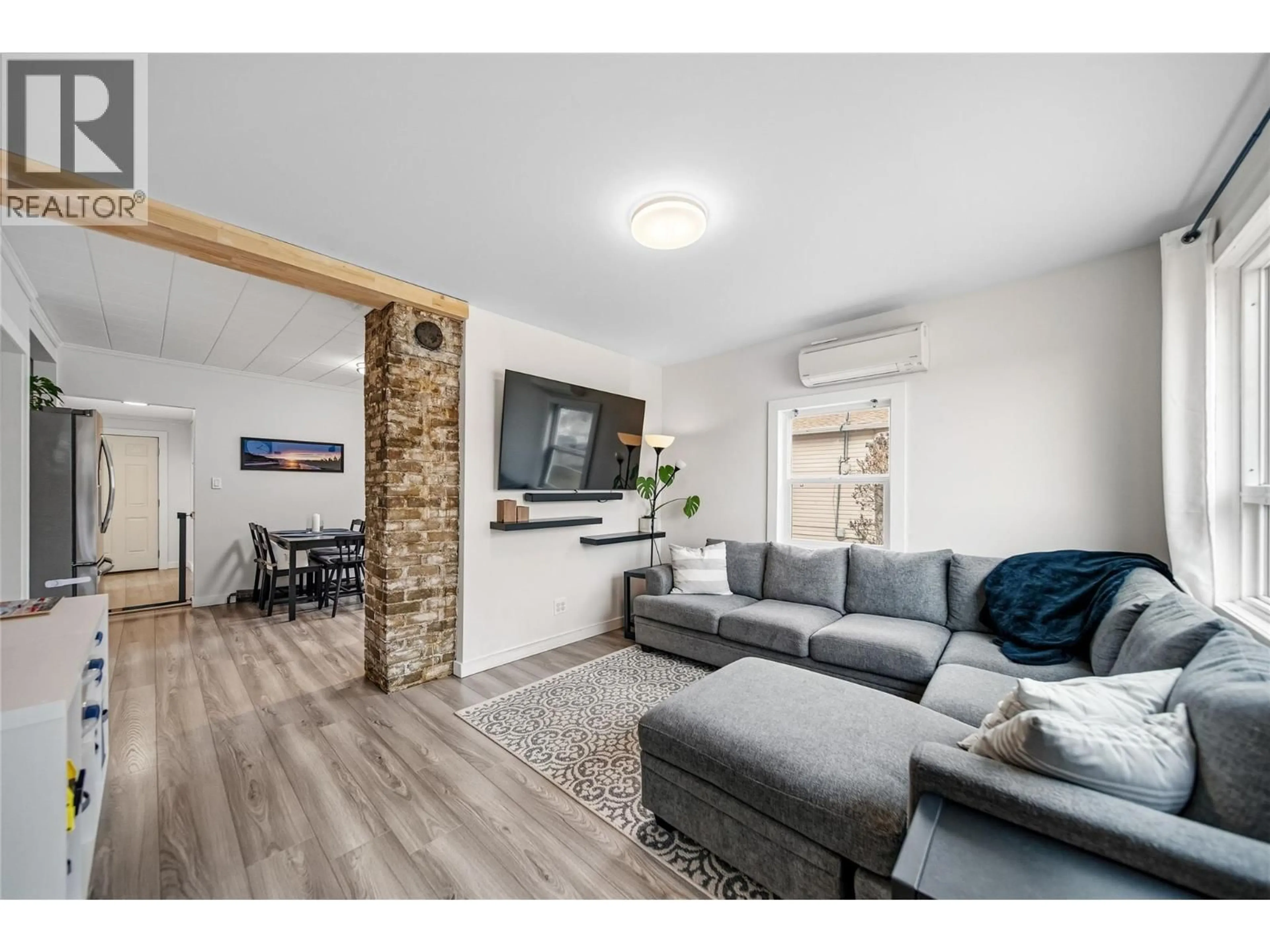 Living room with furniture, wood/laminate floor for 1552 CANFORD AVENUE, Merritt British Columbia V1K1B8