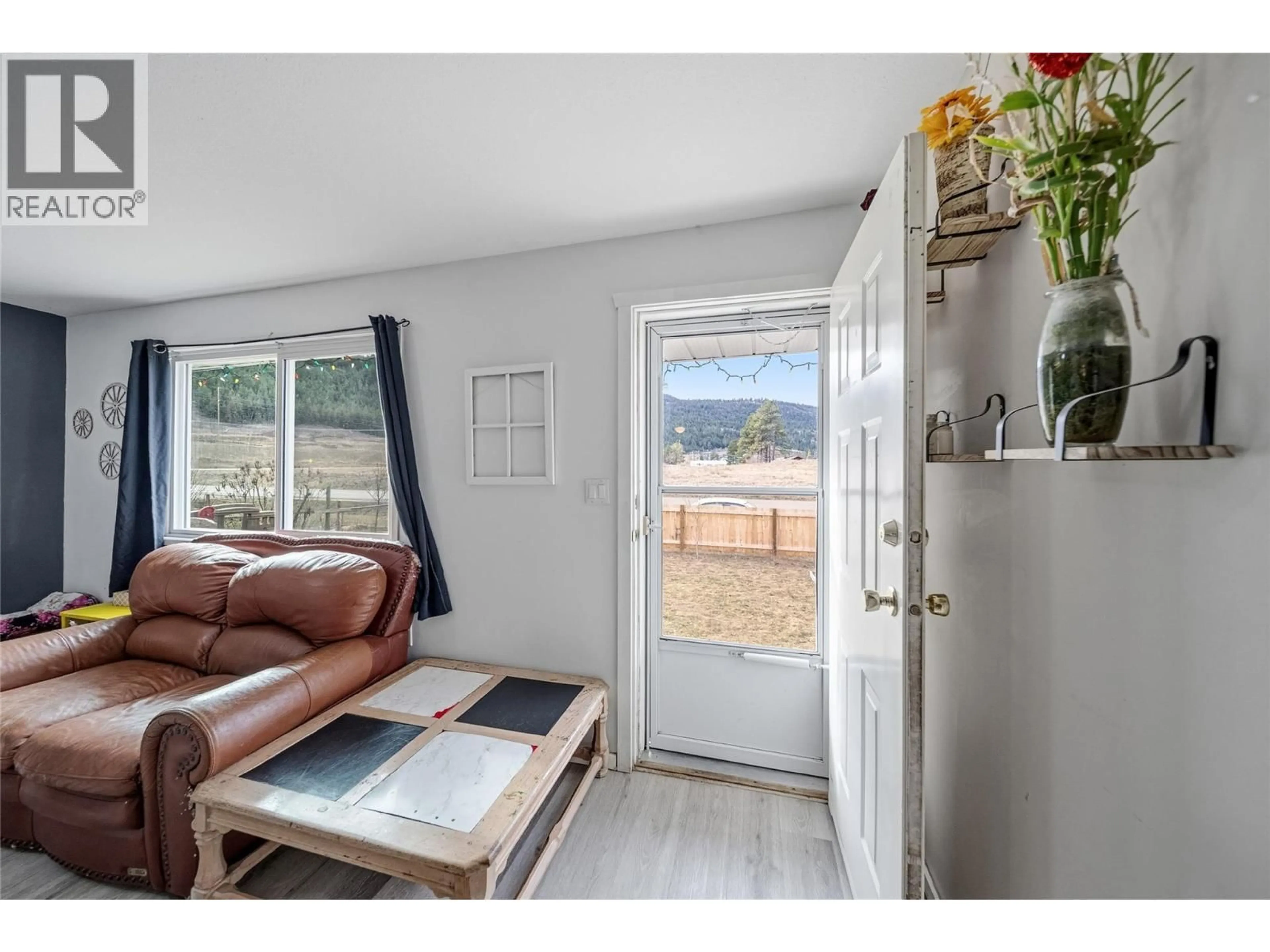 Indoor entryway for 1950 HILL STREET, Merritt British Columbia V1K1L4