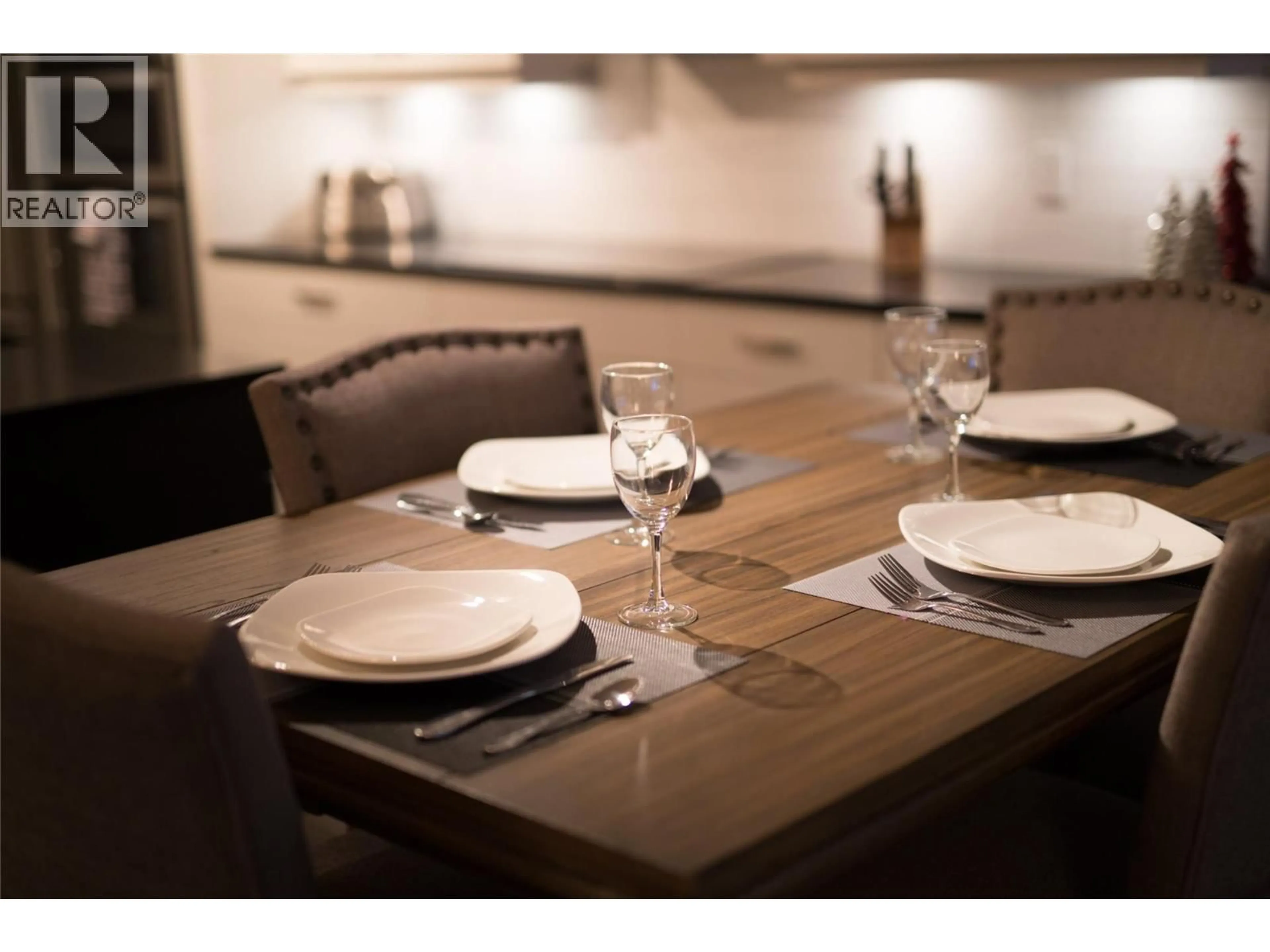 Dining room, wood/laminate floor for 2103B - 1240 POWERHOUSE ROAD, Revelstoke British Columbia V0E2S0